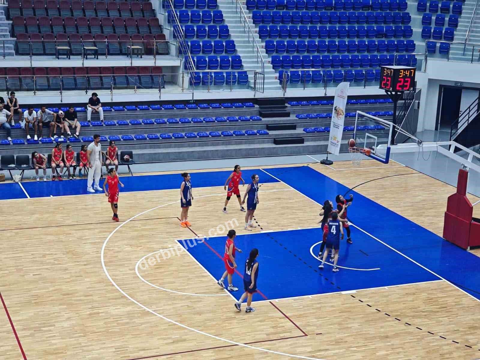 9 ilin yıldızları Malatya’da parkeye çıktı