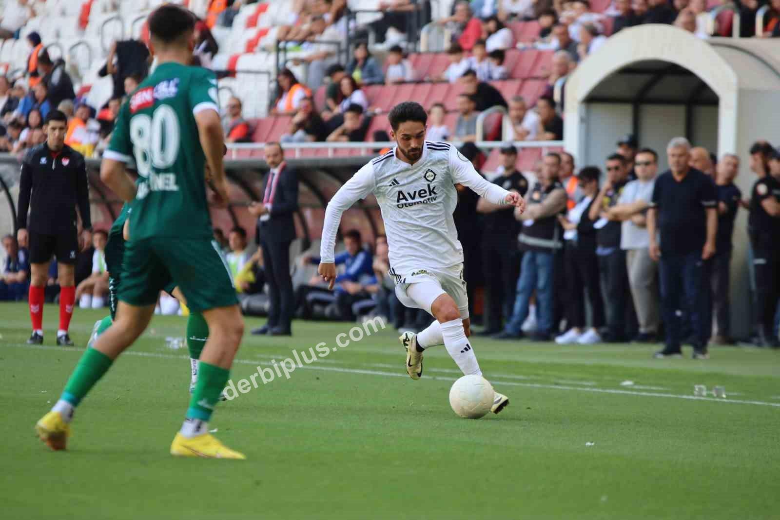 Altaylı Onur Efe, Gaziemir Spor’la anlaştı