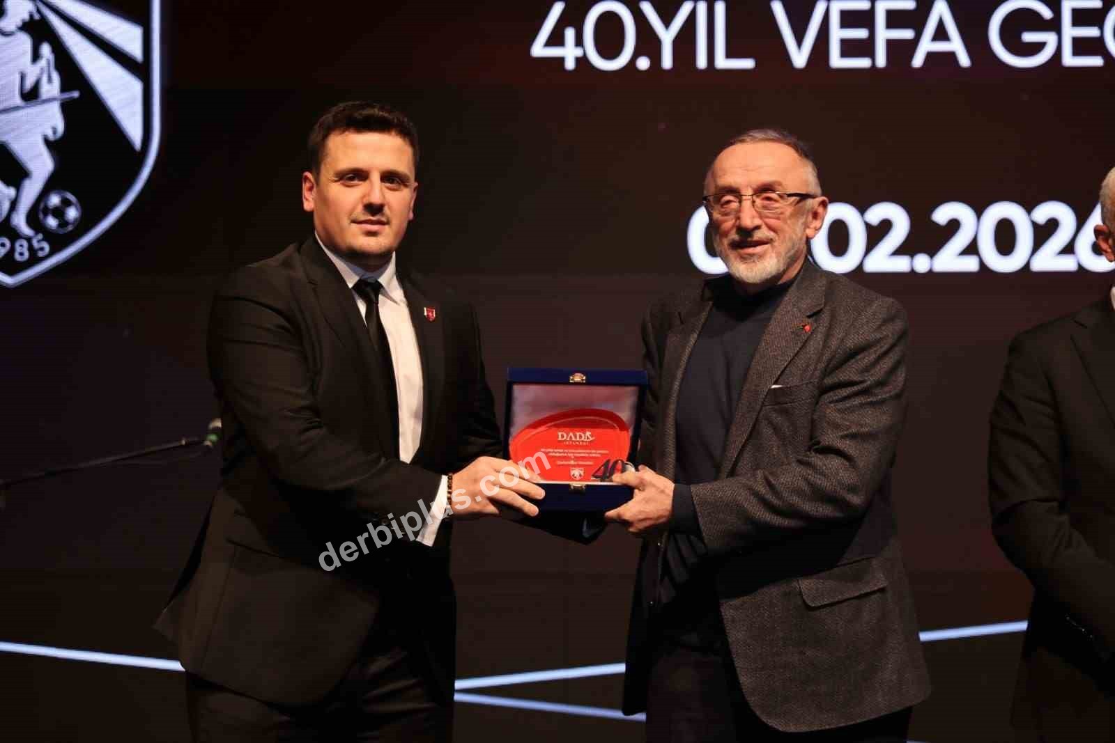 ÇAYKARASPOR'UN KURULUŞUNUN 40. YILI NEDENİYLE GERÇEKLEŞTİRİLEN 'VEFA GECESİ'NDE ÇAYKARALI İŞ İNSANI YASİN YAVUZ, ORGANİZASYONUN KURUMSAL İLETİŞİM VE MEDYA YAPILANMASINA DESTEK OLDU.