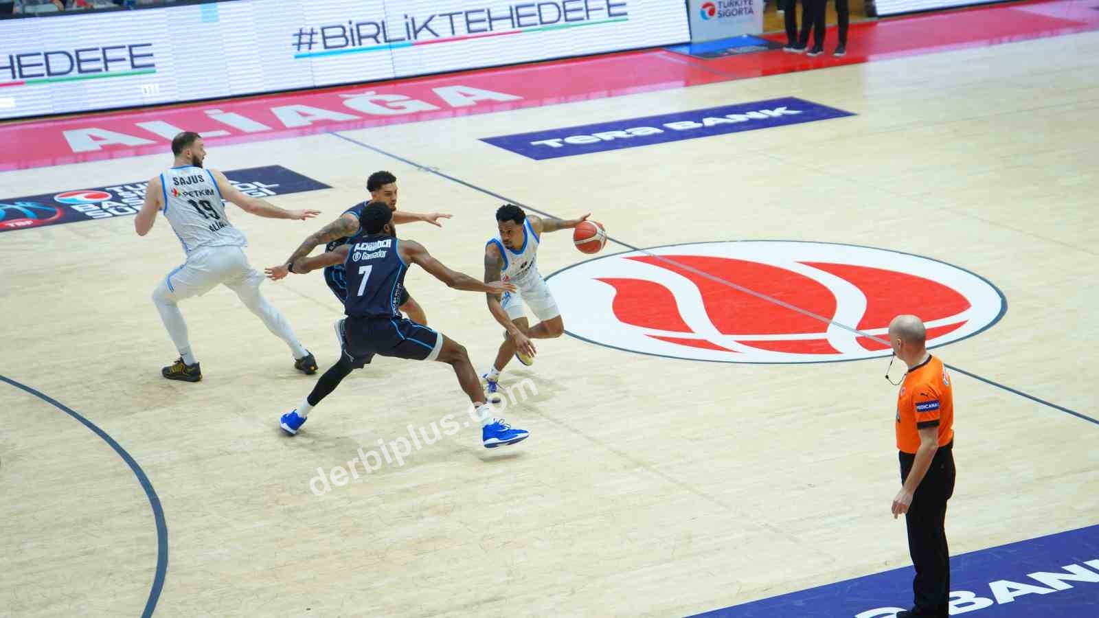 TÜRKİYE SİGORTA BASKETBOL SÜPER LİGİ'NİN 19. HAFTASINDA ALİAĞA PETKİMSPOR, SAHASINDA KARŞILAŞTIĞI TÜRK TELEKOM'U 86-77 MAĞLUP ETTİ.
