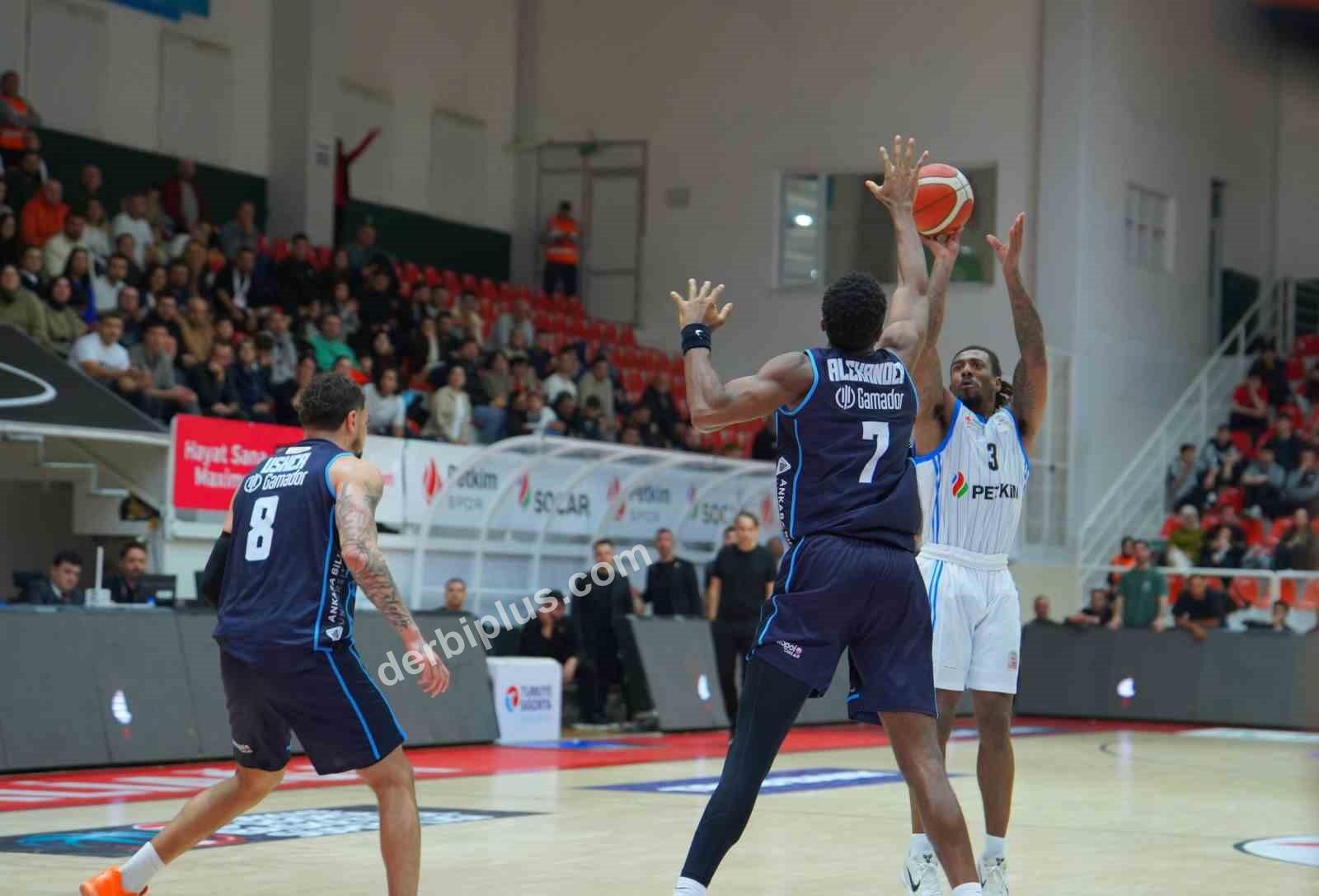 TÜRKİYE SİGORTA BASKETBOL SÜPER LİGİ'NİN 19. HAFTASINDA ALİAĞA PETKİMSPOR, SAHASINDA KARŞILAŞTIĞI TÜRK TELEKOM'U 86-77 MAĞLUP ETTİ.