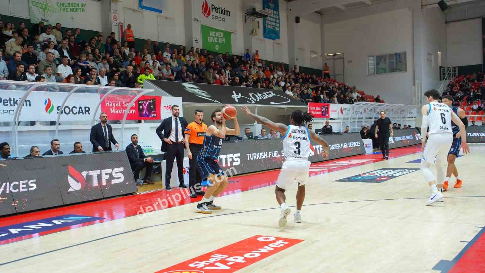 TÜRKİYE SİGORTA BASKETBOL SÜPER LİGİ'NİN 19. HAFTASINDA ALİAĞA PETKİMSPOR, SAHASINDA KARŞILAŞTIĞI TÜRK TELEKOM'U 86-77 MAĞLUP ETTİ.