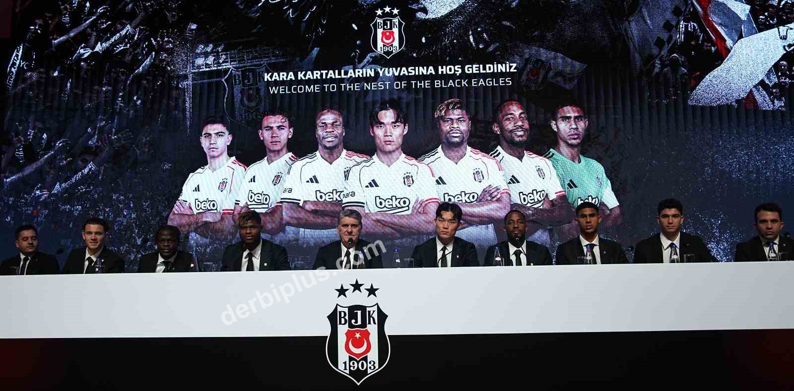 BEŞİKTAŞ’TA ARA TRANSFER DÖNEMİNDE KADROYA KATILAN 7 FUTBOLCU İÇİN BAŞKAN SERDAL ADALI’NIN DA KATILIMIYLA İMZA TÖRENİ DÜZENLENDİ.