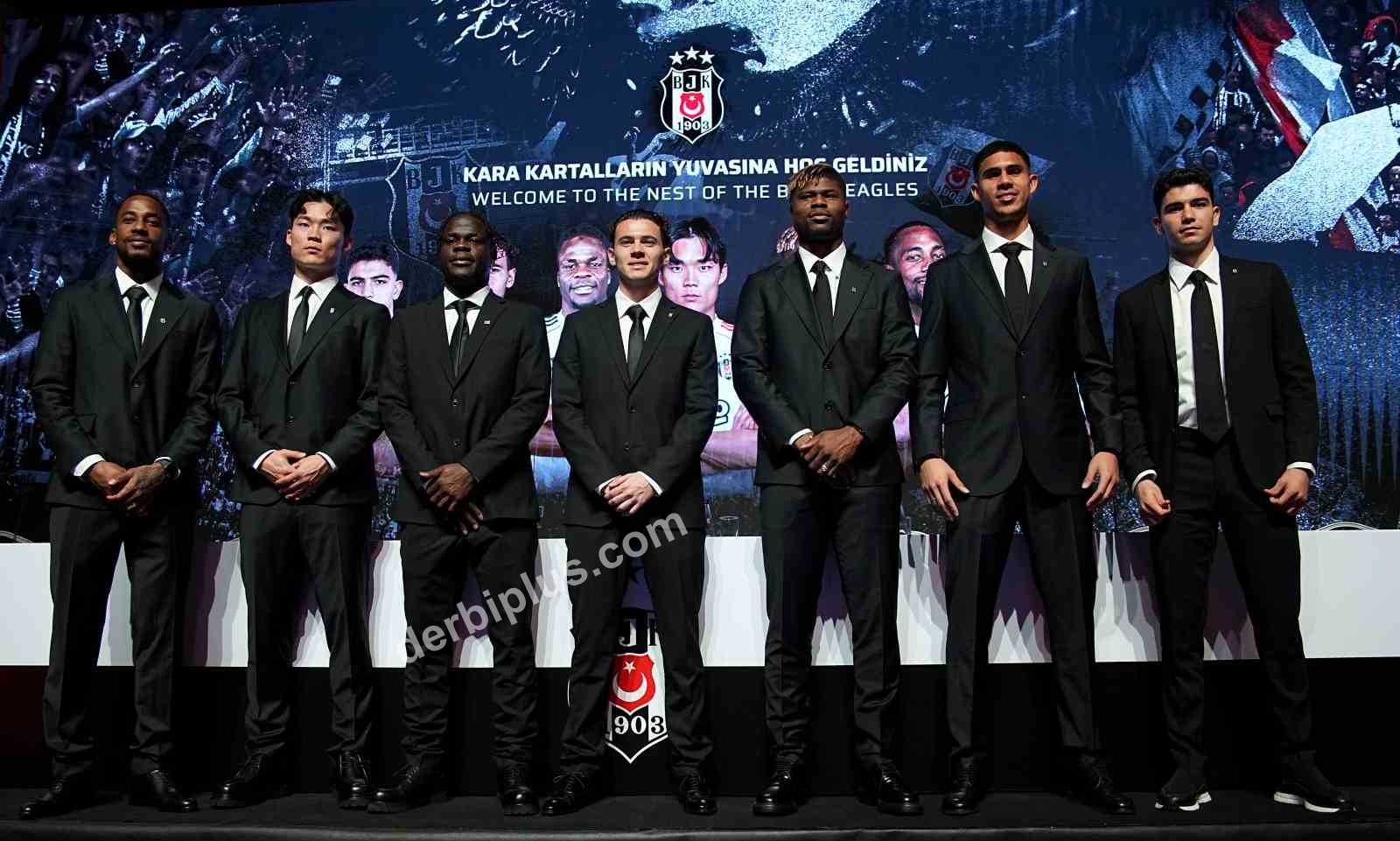 BEŞİKTAŞ’TA ARA TRANSFER DÖNEMİNDE KADROYA KATILAN 7 FUTBOLCU İÇİN BAŞKAN SERDAL ADALI’NIN DA KATILIMIYLA İMZA TÖRENİ DÜZENLENDİ.