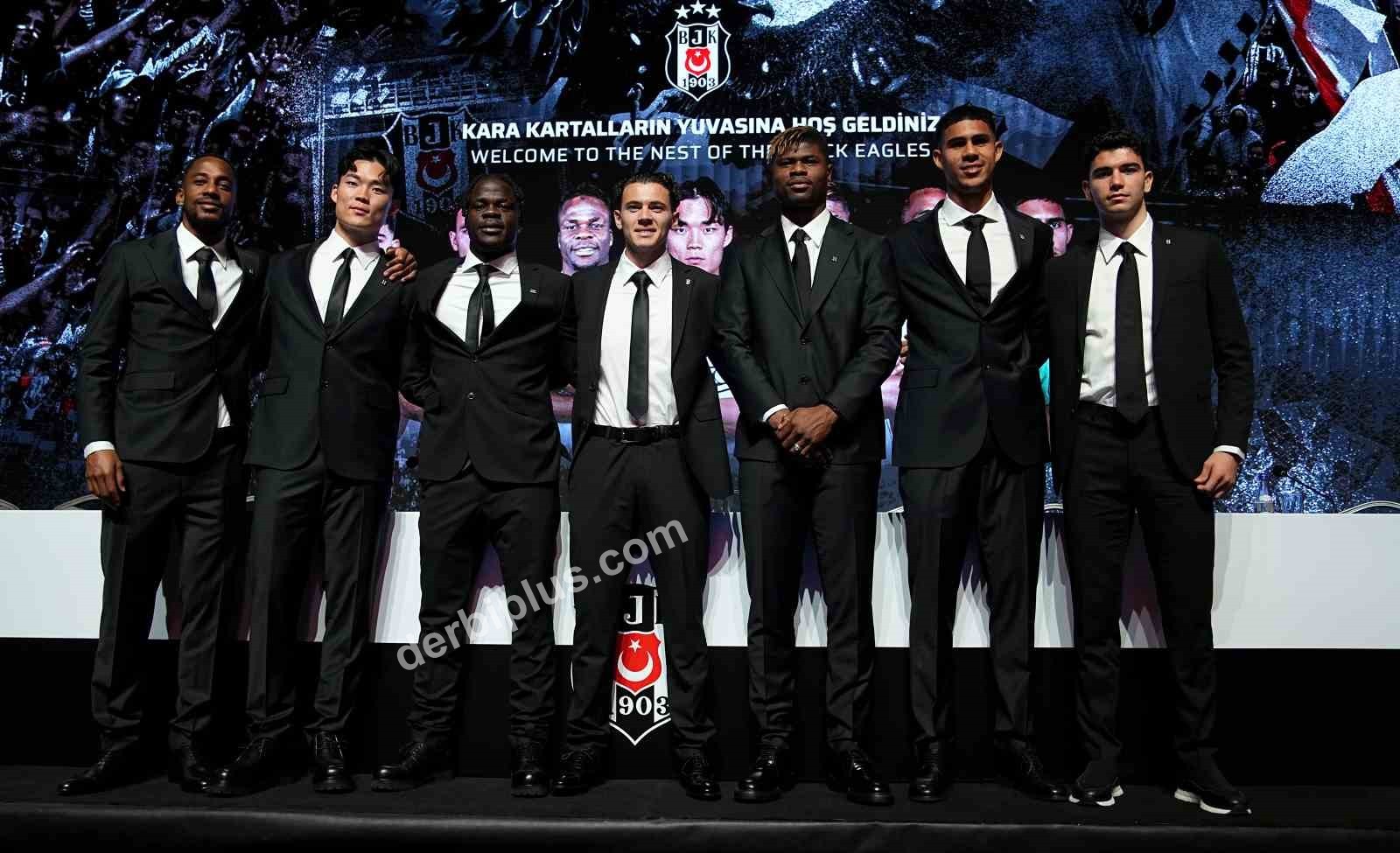 BEŞİKTAŞ’TA ARA TRANSFER DÖNEMİNDE KADROYA KATILAN 7 FUTBOLCU İÇİN BAŞKAN SERDAL ADALI’NIN DA KATILIMIYLA İMZA TÖRENİ DÜZENLENDİ.