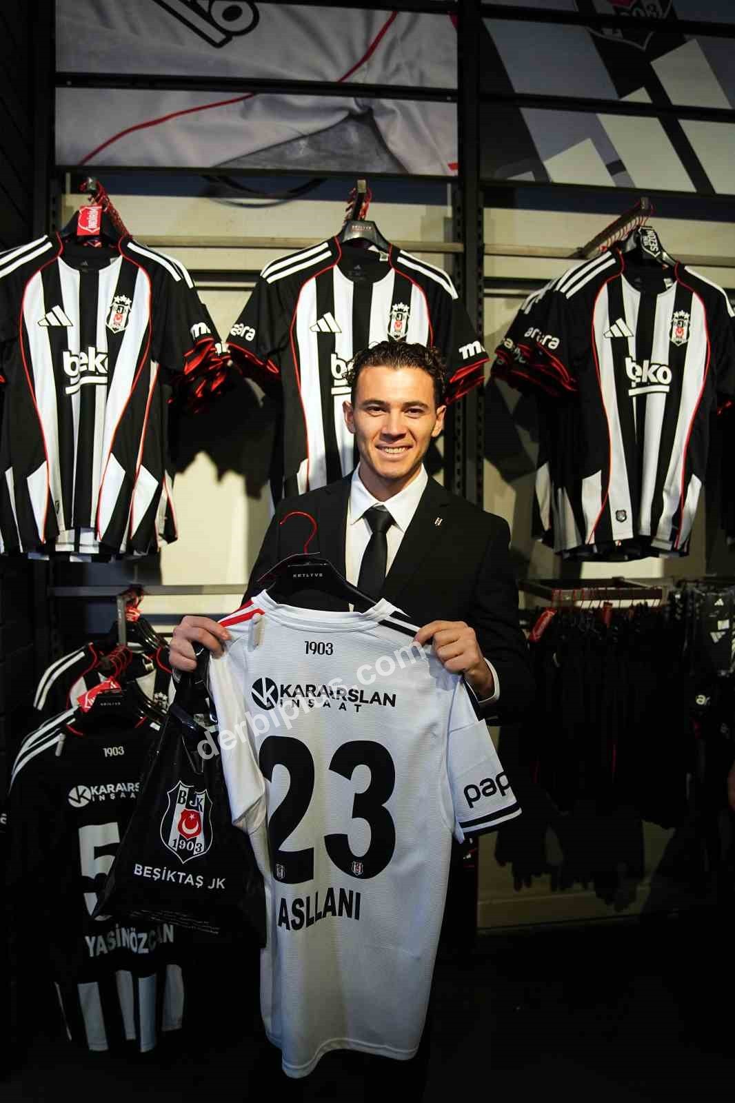 BEŞİKTAŞ’TA ARA TRANSFER DÖNEMİNDE KADROYA KATILAN 7 FUTBOLCU İÇİN BAŞKAN SERDAL ADALI’NIN DA KATILIMIYLA İMZA TÖRENİ DÜZENLENDİ.