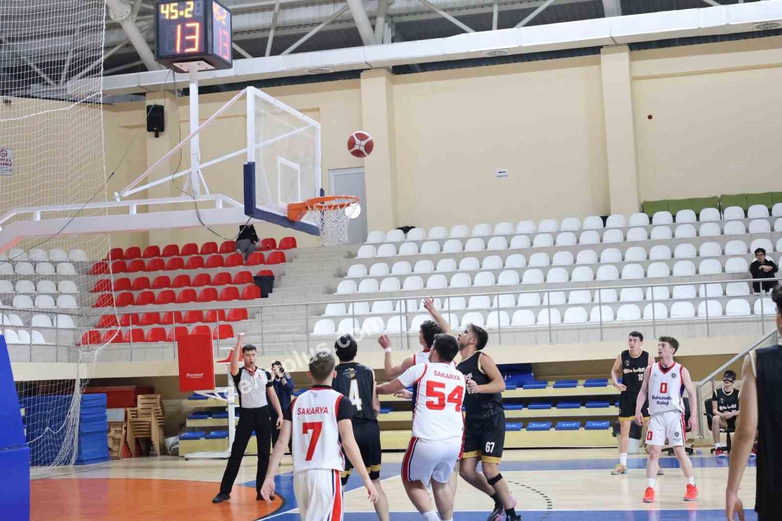 BİLECİK’TE GENÇLER BASKETBOL MÜSABAKALARI BAŞLADI