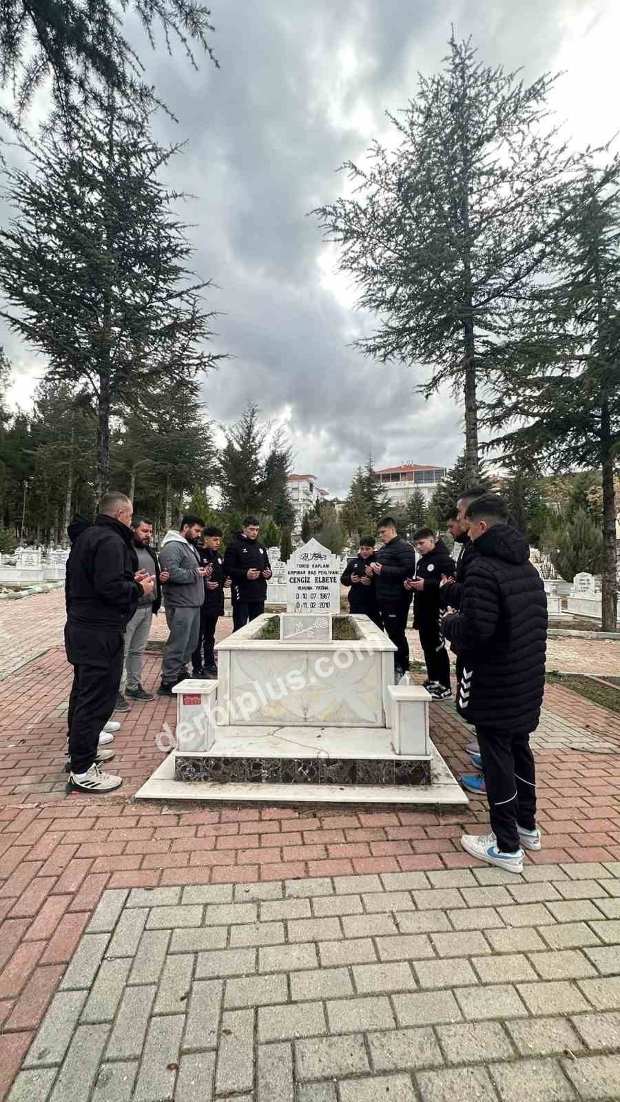 TÜRK GÜREŞİNİN EFSANEVİ İSİMLERİNDEN 'TOROS KAPLANI' LAKAPLI KIRKPINAR BAŞPEHLİVANI CENGİZ ELBEYE, ÖLÜMÜNÜN 16. YILINDA ANILDI.