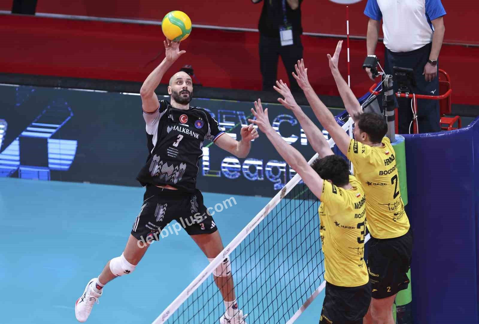 HALKBANK, CEV ŞAMPİYONLAR LİGİ’NİN 5. HAFTASINDA SAHASINDA POLONYA TEMSİLCİSİ BOGDANKA LUK LUBLİN’E 3-2 MAĞLUP OLDU.