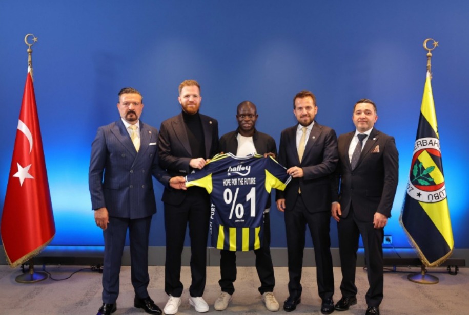 🚨 Dünya Şampiyonu Kadıköy'de  N'Golo Kanté Sarı-Lacivertli Formayı Sırtına Geçirdi!
