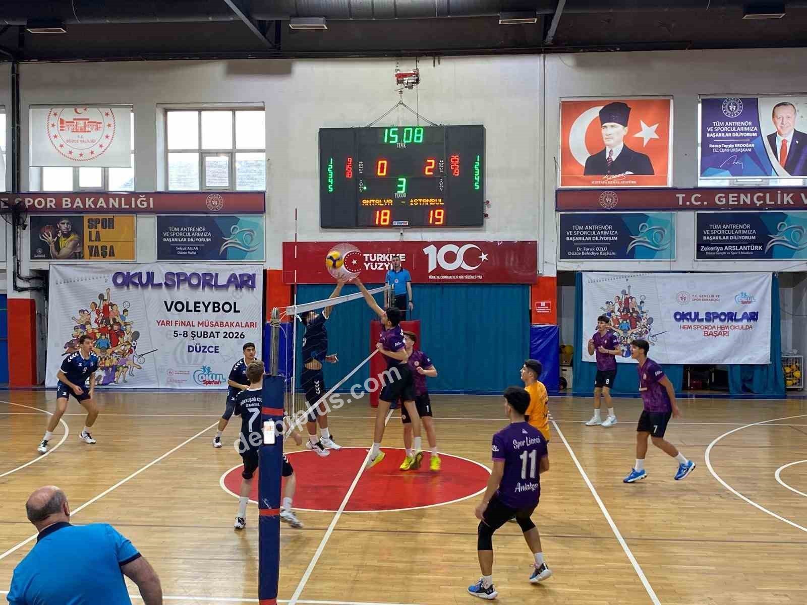 DÜZCE’NİN EV SAHİPLİĞİNDE GERÇEKLEŞTİRİLEN OKUL SPORLARI GENÇLER A VOLEYBOL YARI FİNAL MÜSABAKALARI SONA ERDİ. 4 GÜN SÜREN ZORLU MÜCADELENİN ARDINDAN TÜRKİYE FİNALLERİNE GİDECEK TAKIMLAR BELLİ OLDU.