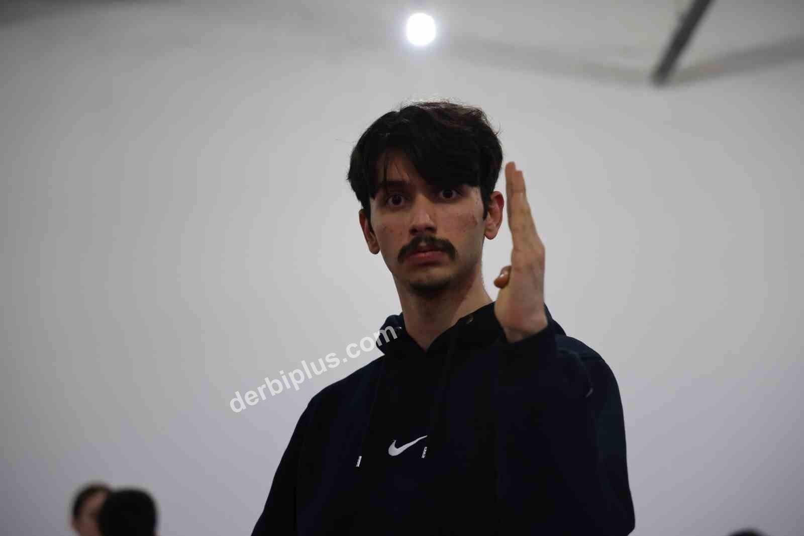 PARA TAEKWONDO POOMSAE TÜRKİYE ŞAMPİYONU OLAN ÖZEL SPORCU FURKAN KAAN ATA (23), ELDE ETTİĞİ BAŞARIYLA HEM ÖZEL SPORCULARA HEM DE GENÇ TAEKWONDOCULARA ÖRNEK OLDU.