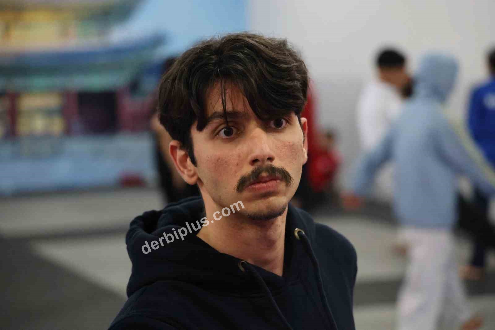 PARA TAEKWONDO POOMSAE TÜRKİYE ŞAMPİYONU OLAN ÖZEL SPORCU FURKAN KAAN ATA (23), ELDE ETTİĞİ BAŞARIYLA HEM ÖZEL SPORCULARA HEM DE GENÇ TAEKWONDOCULARA ÖRNEK OLDU.