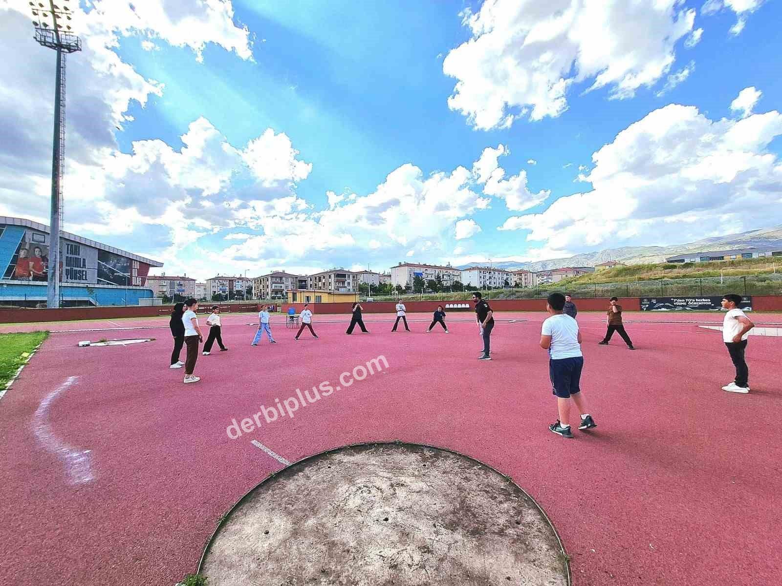 Erzincan’da GSB Yaz Spor Okulları 760 sporcuyu yaz tatilinde sporla buluşturuyor