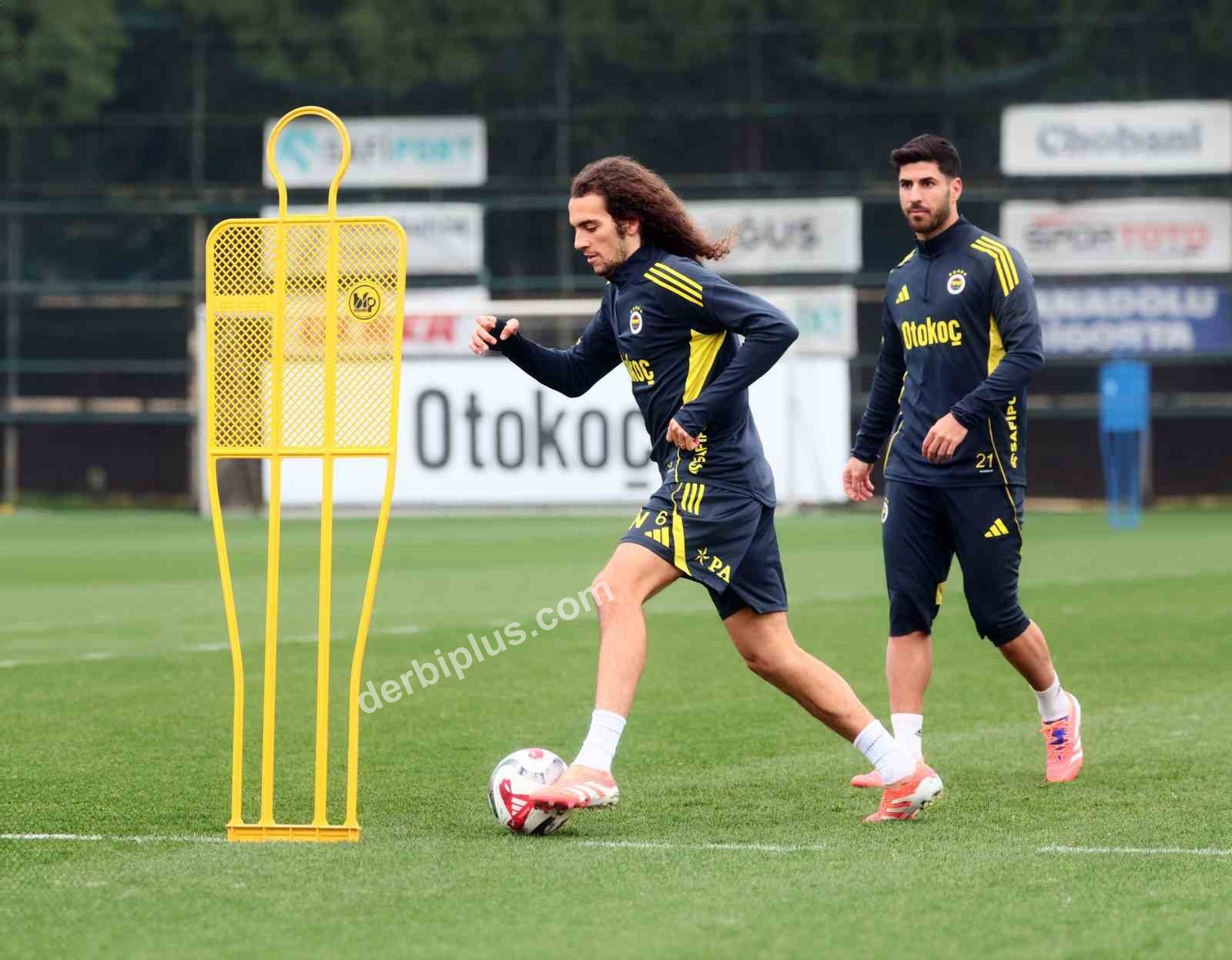 FENERBAHÇE, TRENDYOL SÜPER LİG'İN 20. HAFTASINDA PAZARTESİ GÜNÜ DEPLASMANDA KOCAELİSPOR İLE OYNAYACAĞI MAÇIN HAZIRLIKLARINA BAŞLADI.