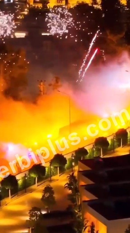 TRENDYOL SÜPER LİG’İN 24’ÜNCÜ HAFTASINDA DEPLASMANDA ANTALYASPOR İLE KARŞILAŞACAK FENERBAHÇE, ANTALYA’DA TARAFTARLAR TARAFINDAN MEŞALELER İLE KARŞILANDI.