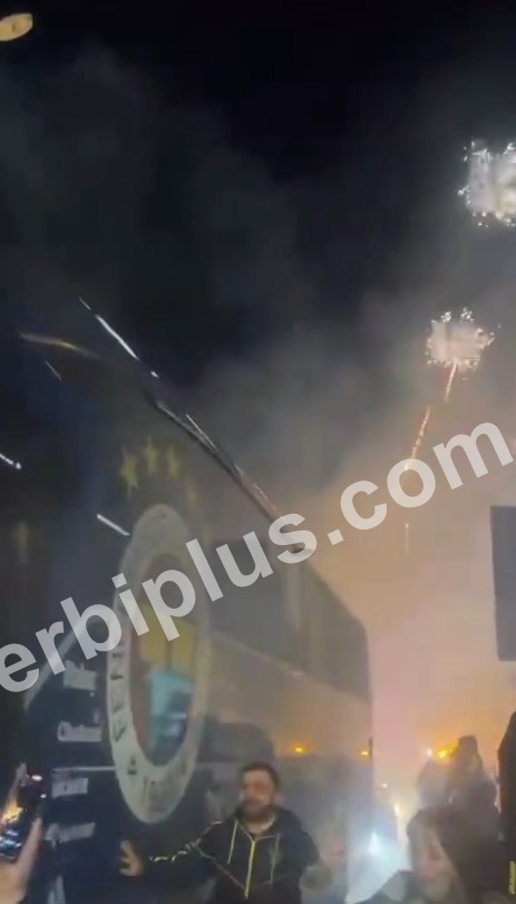 TRENDYOL SÜPER LİG’İN 24’ÜNCÜ HAFTASINDA DEPLASMANDA ANTALYASPOR İLE KARŞILAŞACAK FENERBAHÇE, ANTALYA’DA TARAFTARLAR TARAFINDAN MEŞALELER İLE KARŞILANDI.