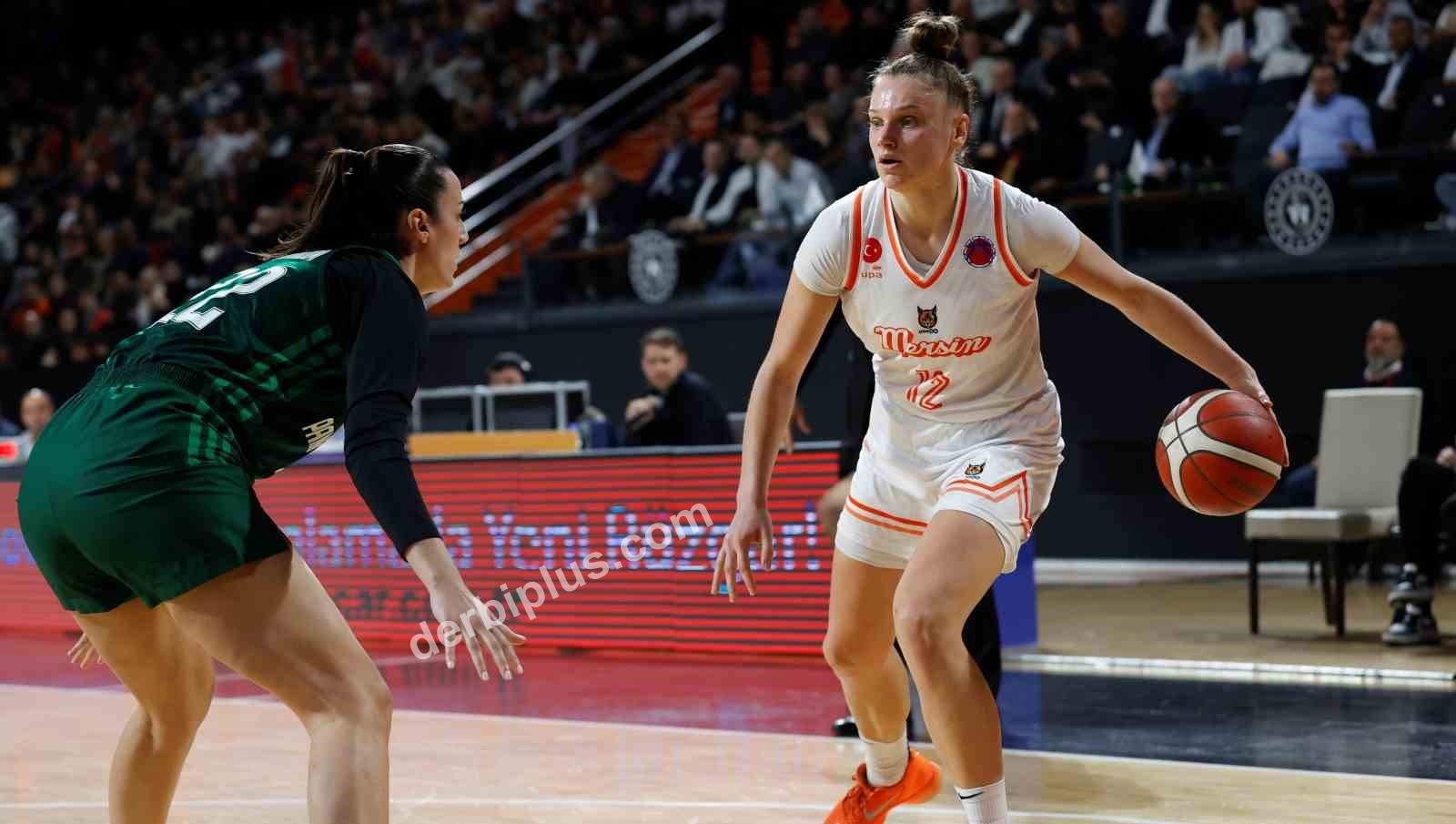 FIBA KADINLAR AVRUPA KUPASI ÇEYREK FİNAL RÖVANŞ MAÇINDA ÇİMSA ÇBK MERSİN, YUNANİSTAN'IN PANATHİNAİKOS TAKIMINI 71-57 YENDİ.