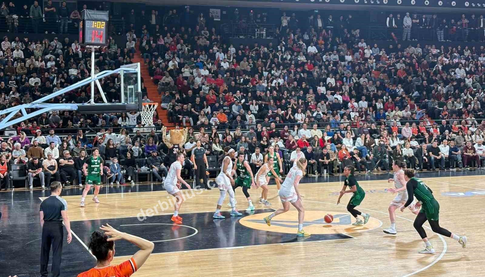 FIBA KADINLAR AVRUPA KUPASI ÇEYREK FİNAL RÖVANŞ MAÇINDA ÇİMSA ÇBK MERSİN, YUNANİSTAN'IN PANATHİNAİKOS TAKIMINI 71-57 YENDİ.