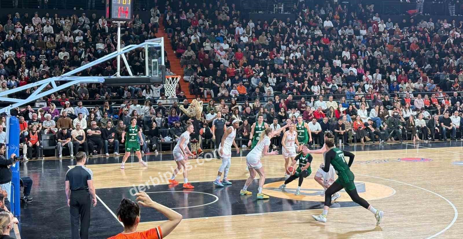 FIBA KADINLAR AVRUPA KUPASI ÇEYREK FİNAL RÖVANŞ MAÇINDA ÇİMSA ÇBK MERSİN, YUNANİSTAN'IN PANATHİNAİKOS TAKIMINI 71-57 YENDİ.
