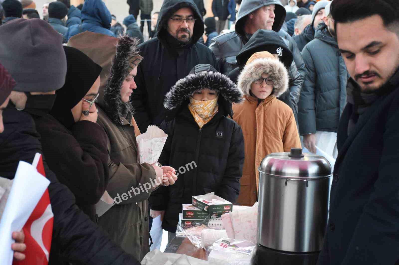 AFYONKARAHİSAR GENÇLİK VE SPOR İL MÜDÜRLÜĞÜ KOORDİNESİNDE, YENİ YILIN MANEVİ ATMOSFERİNİ BİRLİK VE BERABERLİK DUYGULARI İÇERİSİNDE KARŞILAMAK AMACIYLA GENLERE YÖNELİK SABAH NAMAZI BULUŞMASI GERÇEKLEŞTİRİLDİ.