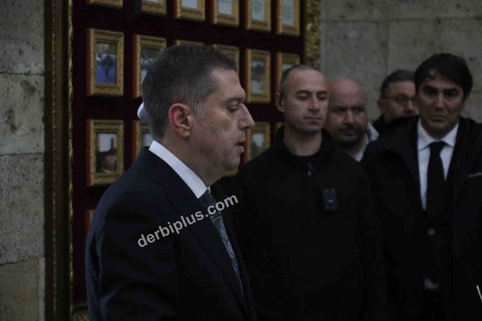 GENÇLERBİRLİĞİ BAŞKANI HAYDAR ARDA ÇAKMAK VE BERABERİNDEKİ HEYET ANITKABİR'İ ZİYARET ETTİ.