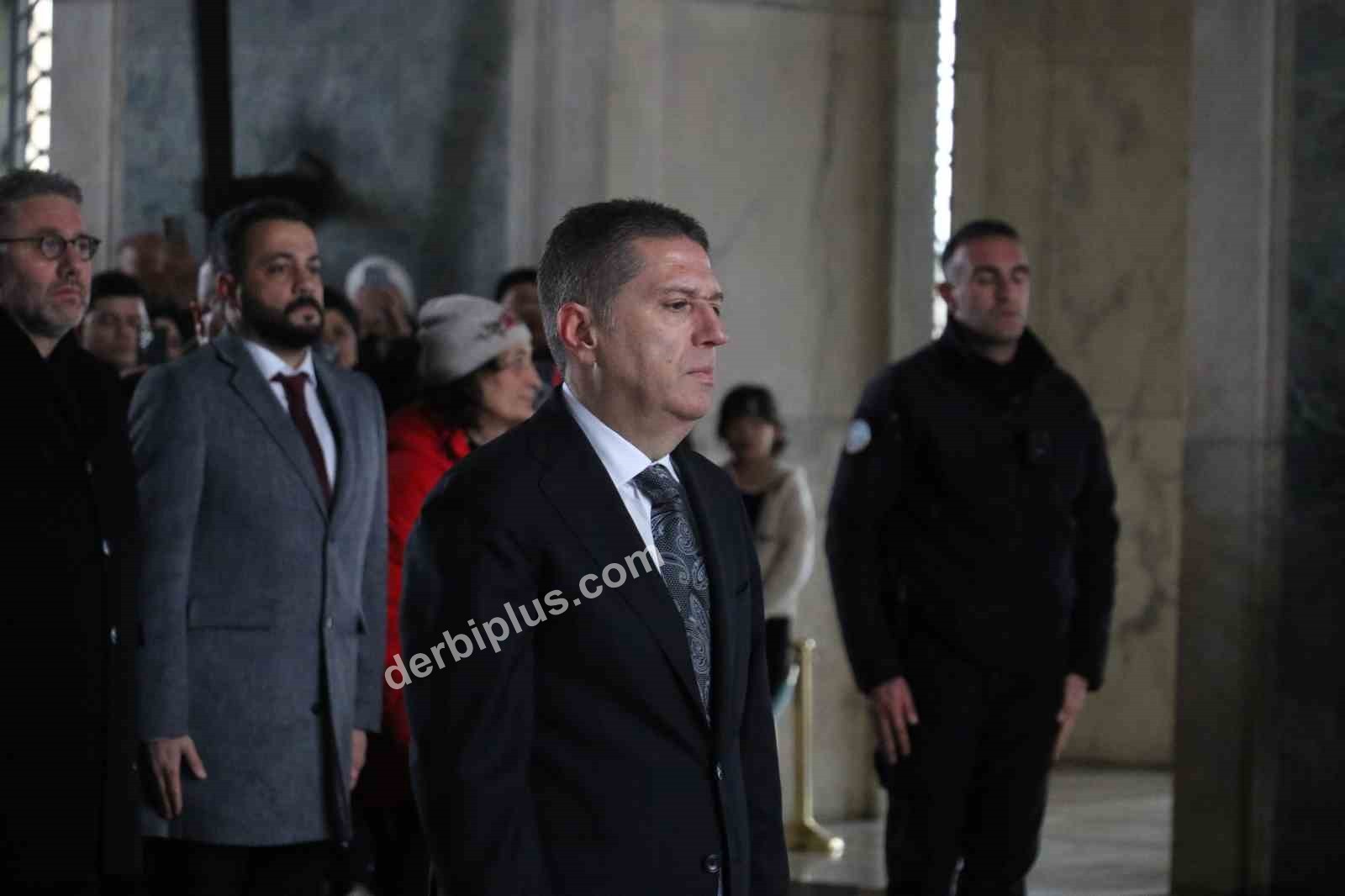 GENÇLERBİRLİĞİ BAŞKANI HAYDAR ARDA ÇAKMAK VE BERABERİNDEKİ HEYET ANITKABİR'İ ZİYARET ETTİ.