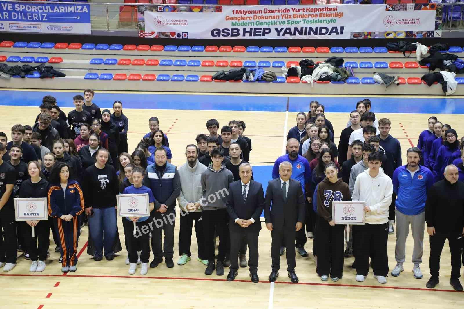 KARABÜK’TE 2025-2026 EĞİTİM ÖĞRETİM YILI OKUL SPORLARI FAALİYET PROGRAMI KAPSAMINDA DÜZENLENEN GENÇLER BASKETBOL GRUP MÜSABAKALARI, AÇILIŞ SEREMONİSİYLE BAŞLADI