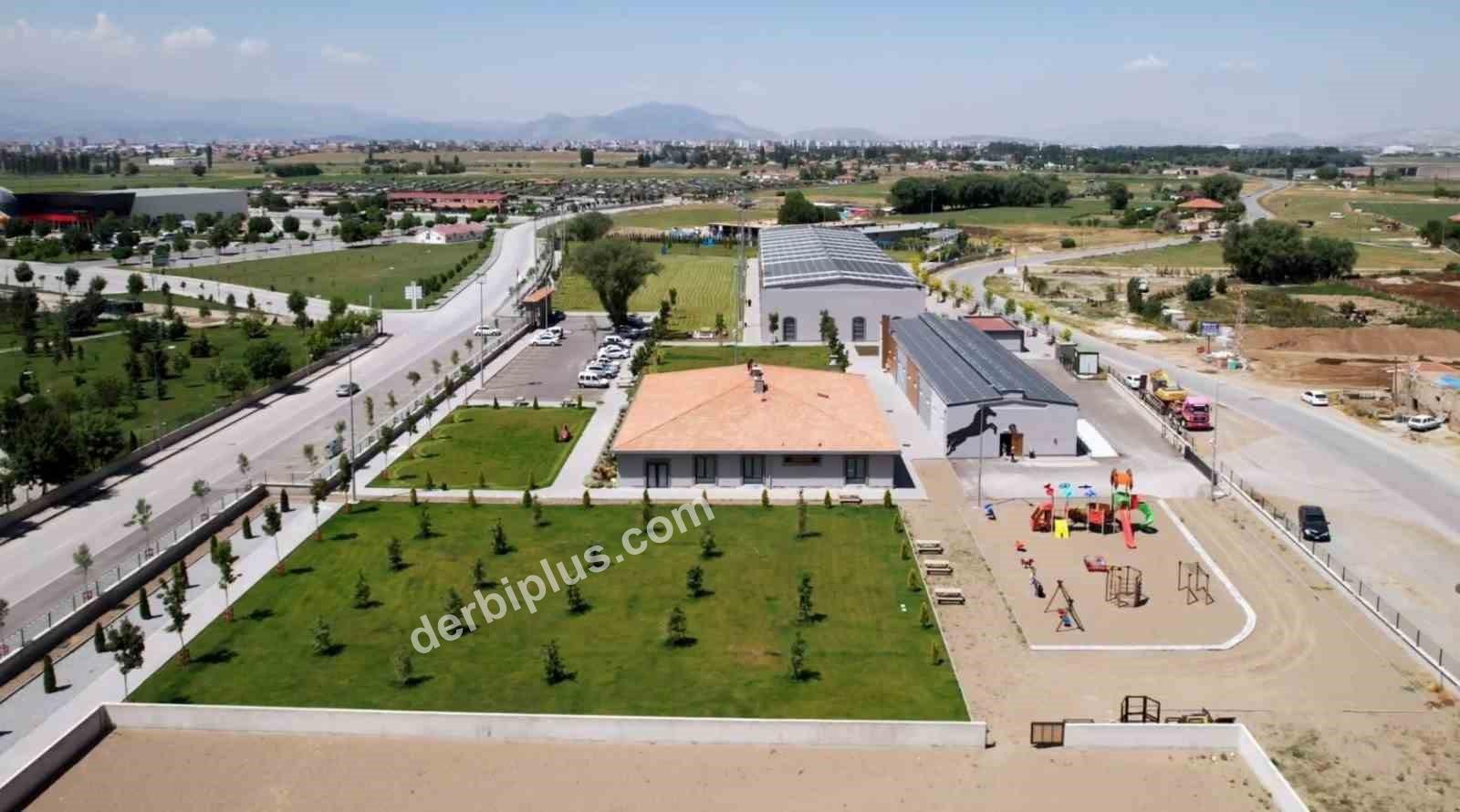 KAYSERİ BÜYÜKŞEHİR BELEDİYESİ SPOR A.Ş., BİNİCİLİK BRANŞINI SPOR KULÜBÜ BÜNYESİNE DÂHİL EDERKEN, BÜYÜKŞEHİR BELEDİYESİ’NE AİT GELENEKSEL BİNİCİLİK VE OKÇULUK TESİSİ’NİN DE RESMİ STATÜ (FEDERE) KAZANMASIYLA KAYSERİ’Yİ BİNİCİLİK SPORUNDA GÜÇLÜ BİR MERKEZ HALİNE GETİRMEYE HAZIRLANIYOR.