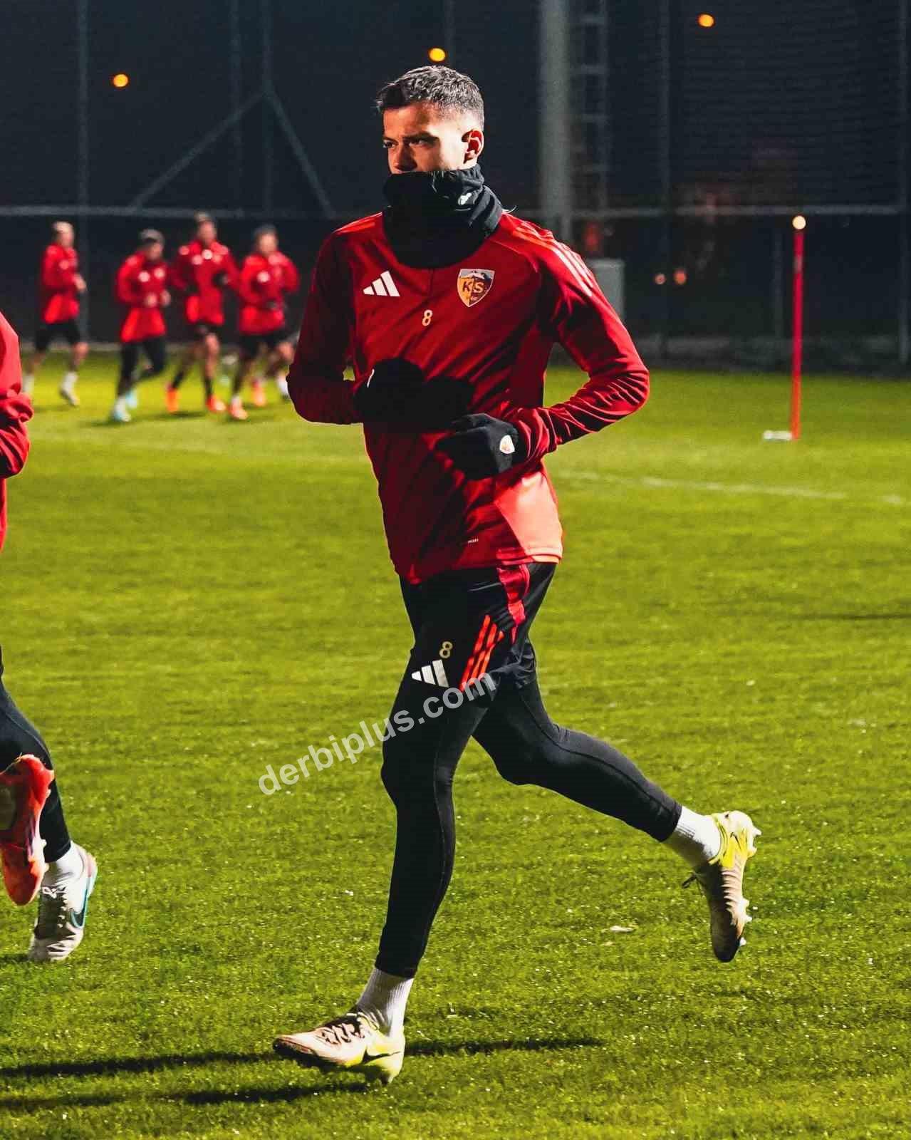 SÜPER LİG'DE MÜCADELE EDEN KAYSERİSPOR, LİGİN İKİNCİ YARISI ÖNCESİ HAZIRLIKLARINA ANTALYA’DA BAŞLADI