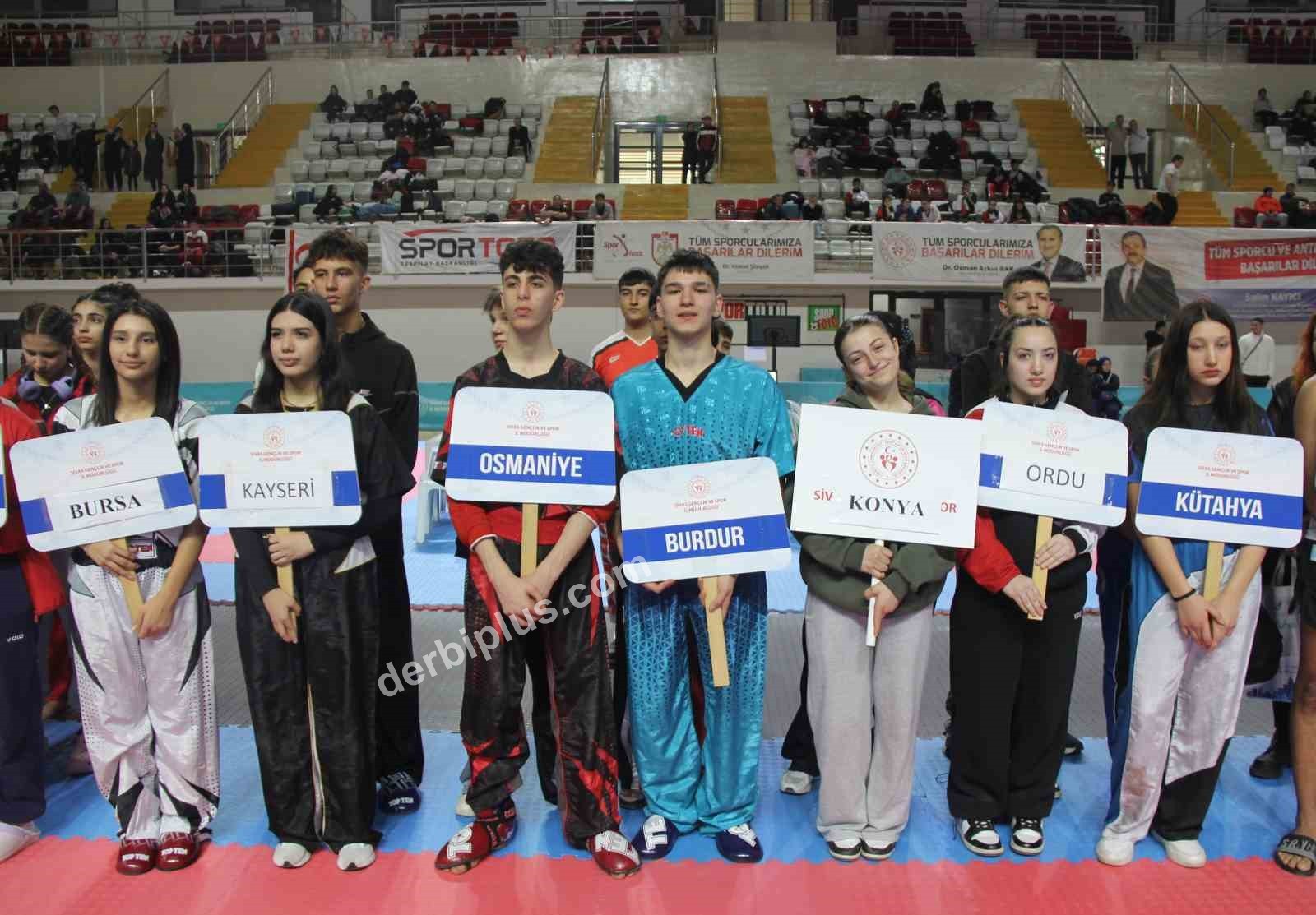 SİVAS’TA BAŞLAYAN OKUL SPORLARI GENÇLER A-B KİCK BOKS TÜRKİYE BİRİNCİLİĞİ TÜM HIZIYLA DEVAM EDERKEN, ŞAMPİYONANIN SEREMONİSİ SİVAS GENÇLİK VE SPOR İL MÜDÜRÜ ŞAHİN ERTEM VE TÜRKİYE KİCK BOKS FEDERASYONU BAŞKANI SALİM KAYICI’NIN KATILIMIYLA YAPILDI.