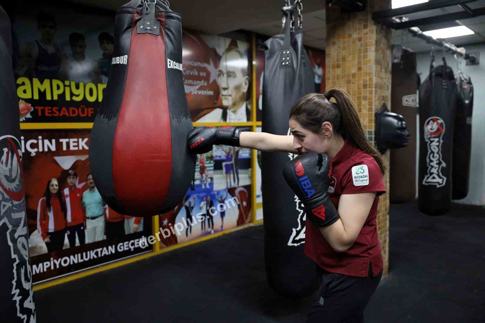 Kilo vermek için eldiven taktı, Avrupa şampiyonu oldu