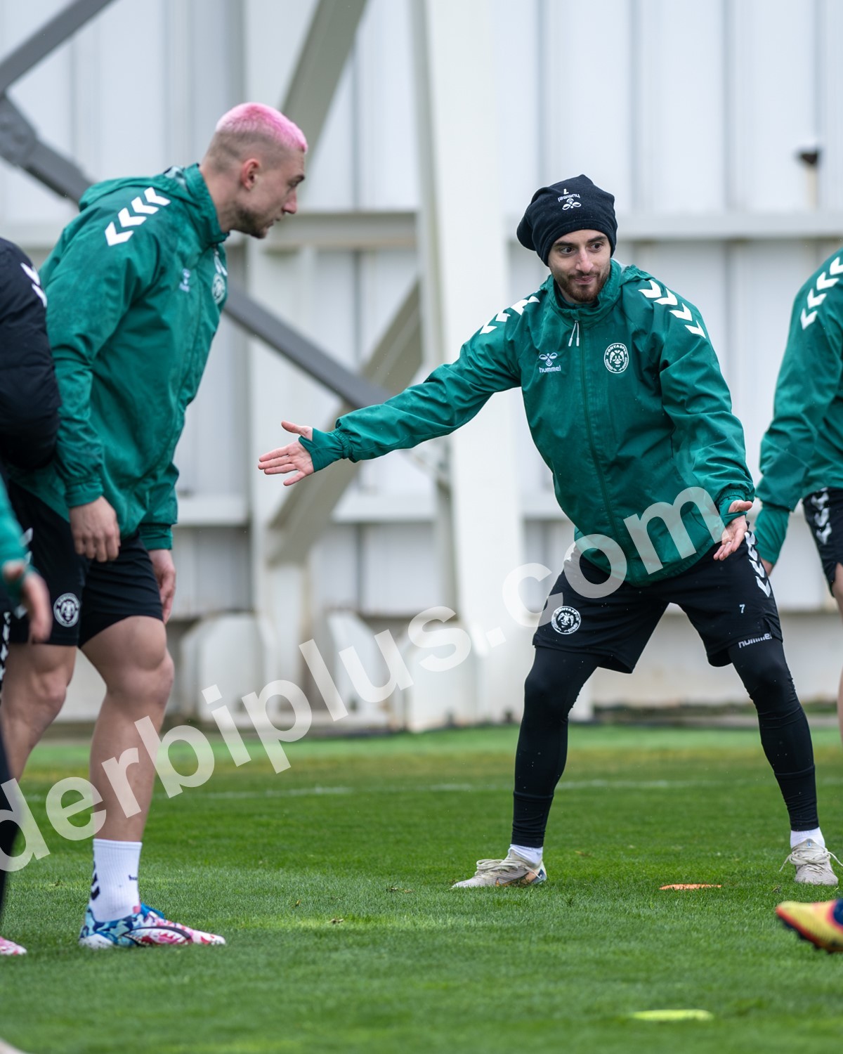 KONYASPOR, TRENDYOL SÜPER LİG'İN 22. HAFTASINDA 14 ŞUBAT CUMARTESİ GÜNÜ DEPLASMANDA OYNAYACAĞI CORENDON ALANYASPOR MAÇI HAZIRLIKLARINA YAPTIĞI ANTRENMANLA DEVAM ETTİ.