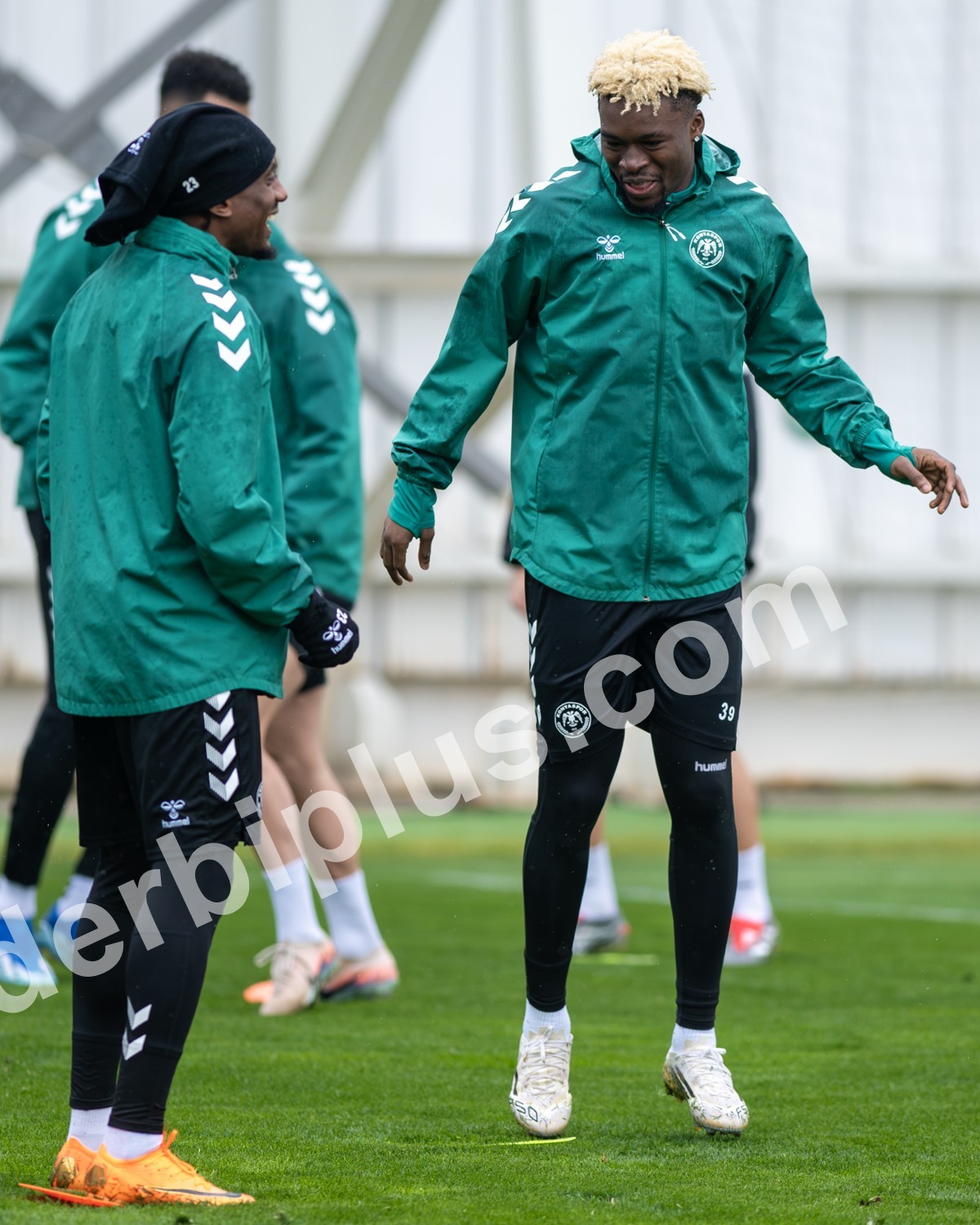 KONYASPOR, TRENDYOL SÜPER LİG'İN 22. HAFTASINDA 14 ŞUBAT CUMARTESİ GÜNÜ DEPLASMANDA OYNAYACAĞI CORENDON ALANYASPOR MAÇI HAZIRLIKLARINA YAPTIĞI ANTRENMANLA DEVAM ETTİ.