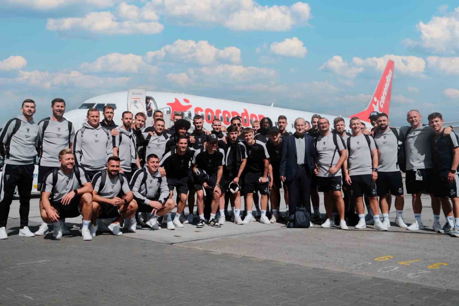 Lukas Podolski’nin takımı Gornik Zabrze, Fenerbahçe deplasmanına Corendon Airlines ile uçtu