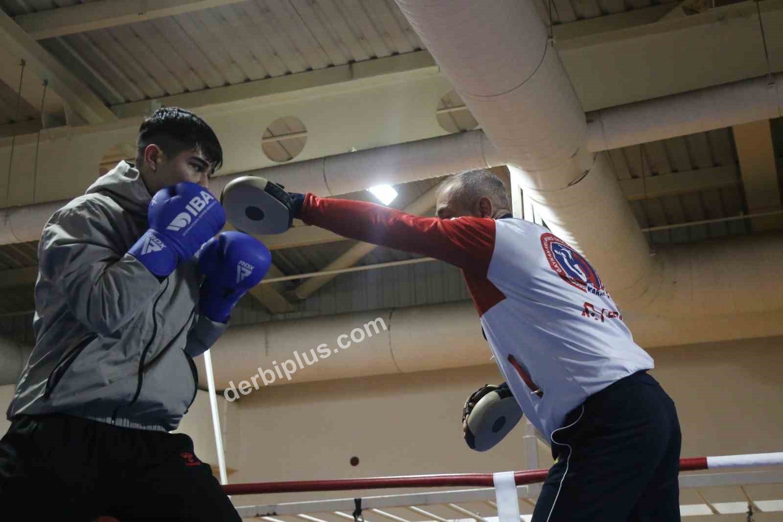 TÜRKİYE BOKS FEDERASYONU’NUN (TBF) GENÇ MİLLİ TAKIM KAMPINA DAVET EDİLEN KARABÜKLÜ 17 YAŞINDAKİ BOKSÖR EFE SELİM YAVUZ’UN HEDEFİ OLİMPİYATLAR İÇİN KOTA ALIP ŞAMPİYONLUK YAŞAMAK.