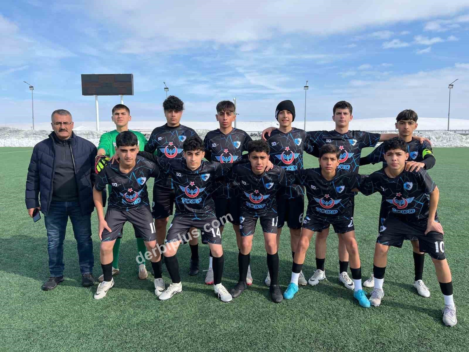 MUŞ GENÇLERBİRLİĞİ SPOR KULÜBÜ, U-14 ŞAMPİYONLUĞUNUN ARDINDAN U-16 LİGİ’NDE DE NAMAĞLUP ŞAMPİYON OLARAK 2025-2026 SEZONUNDA 50. YILINI ÇİFTE ŞAMPİYONLUKLA KUTLADI.