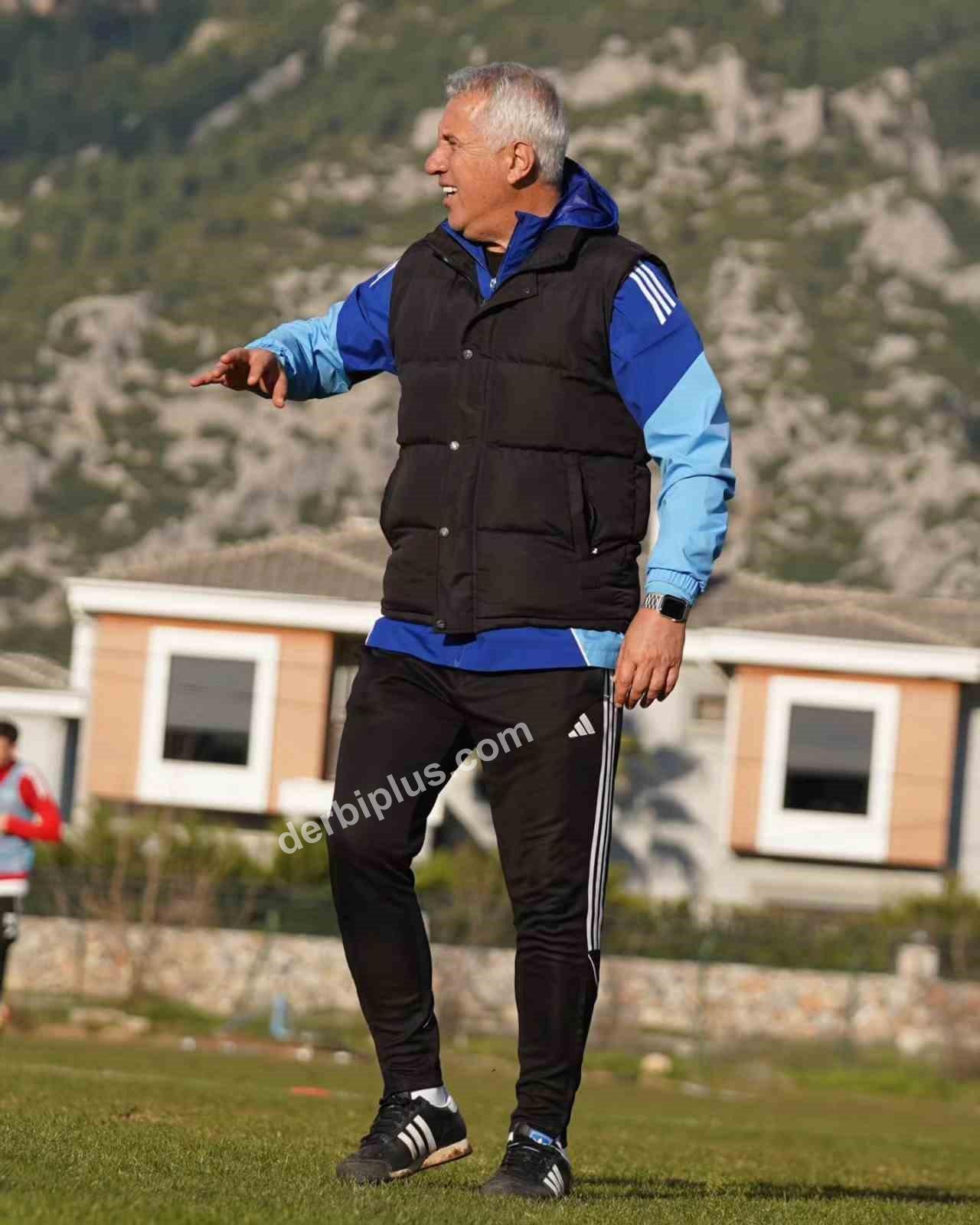 TFF 2. LİG’DE MÜCADELE EDEN VE LİGİN İLK DEVRESİNİ İKİNCİ SIRADA TAMAMLAYAN MUĞLASPOR, BUGÜN ANTALYA’DA TOPLANARAK DEVRE ARASI KAMP ÇALIŞMALARINA BAŞLIYOR.