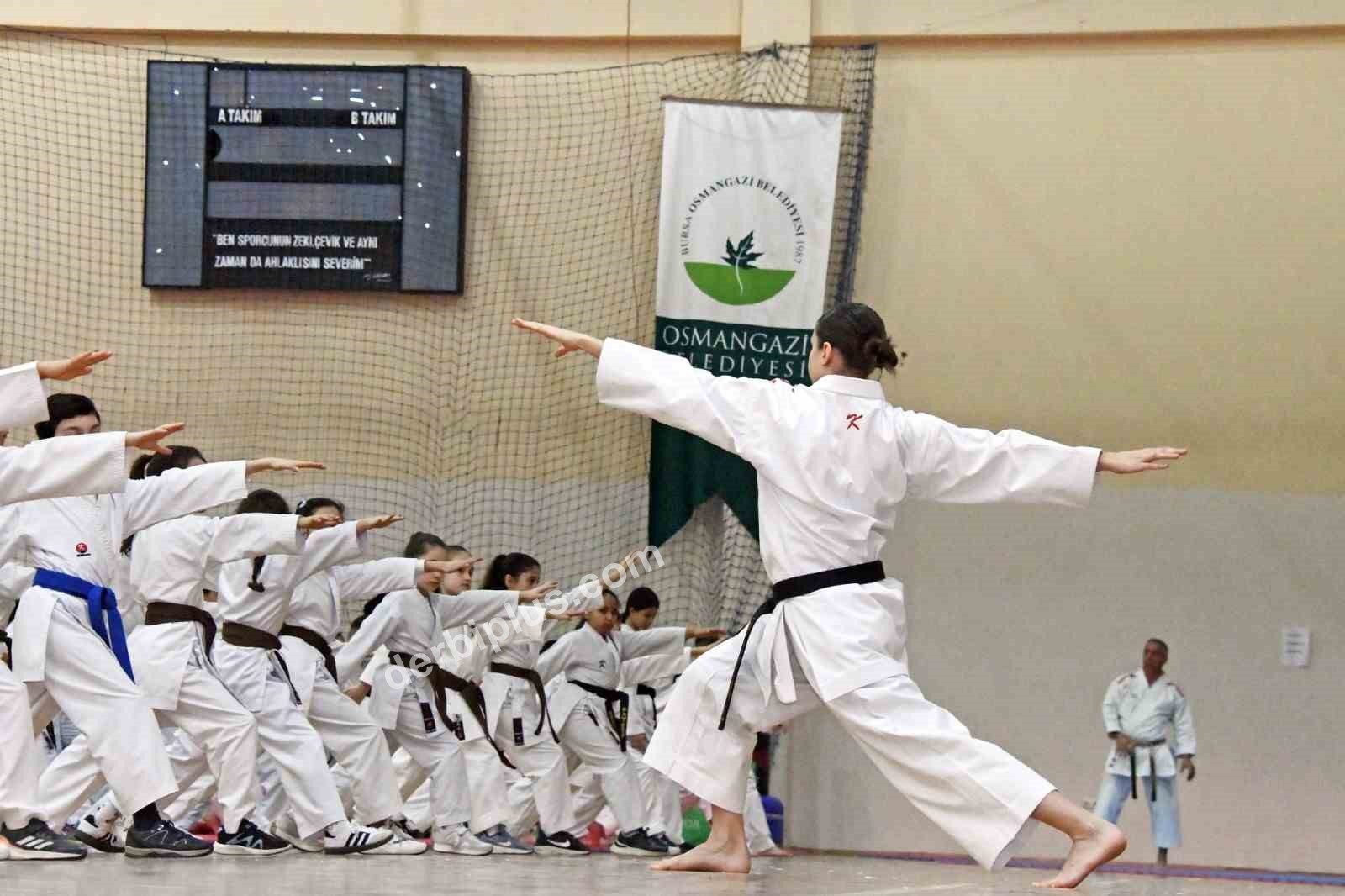 Osmangazi’de 300 karateci kuşak sevinci yaşadı