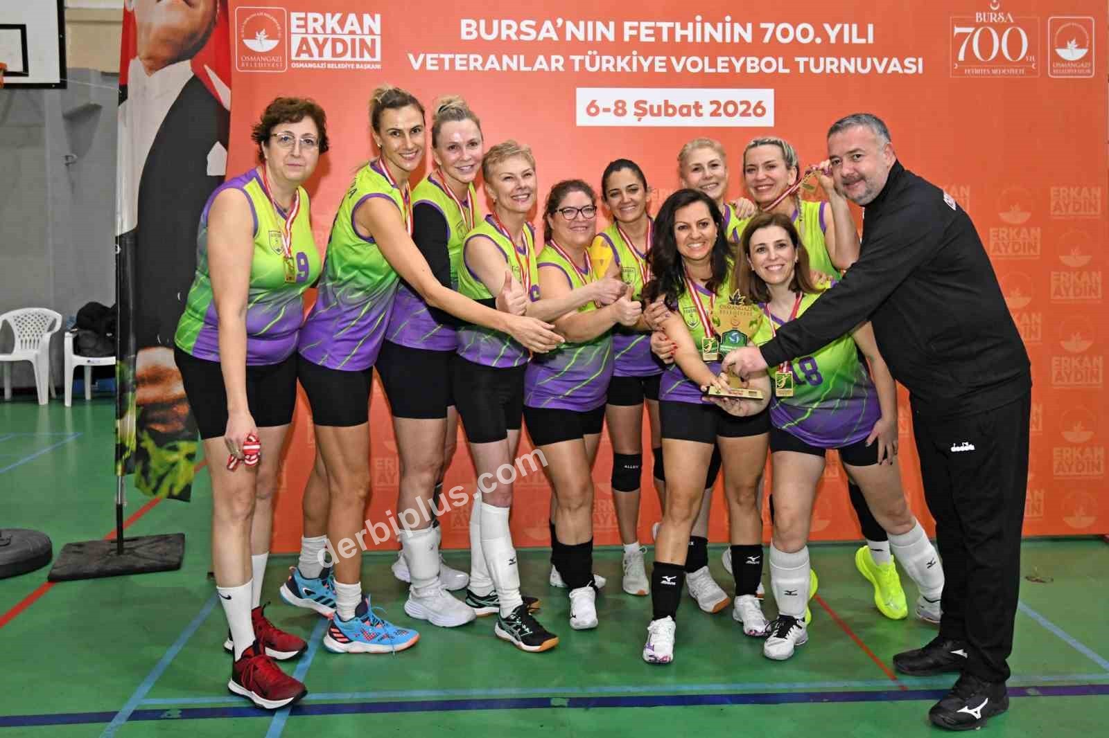 OSMANGAZİ BELEDİYESİ TARAFINDAN BURSA’NIN FETHİNİN 700’ÜNCÜ YILI KUTLAMALARI KAPSAMINDA TÜRKİYE VOLEYBOL FEDERASYONU İŞ BİRLİĞİYLE DÜZENLENEN VETERANLAR VOLEYBOL TURNUVASI, BÜYÜK BİR HEYECANLA TAMAMLANDI.