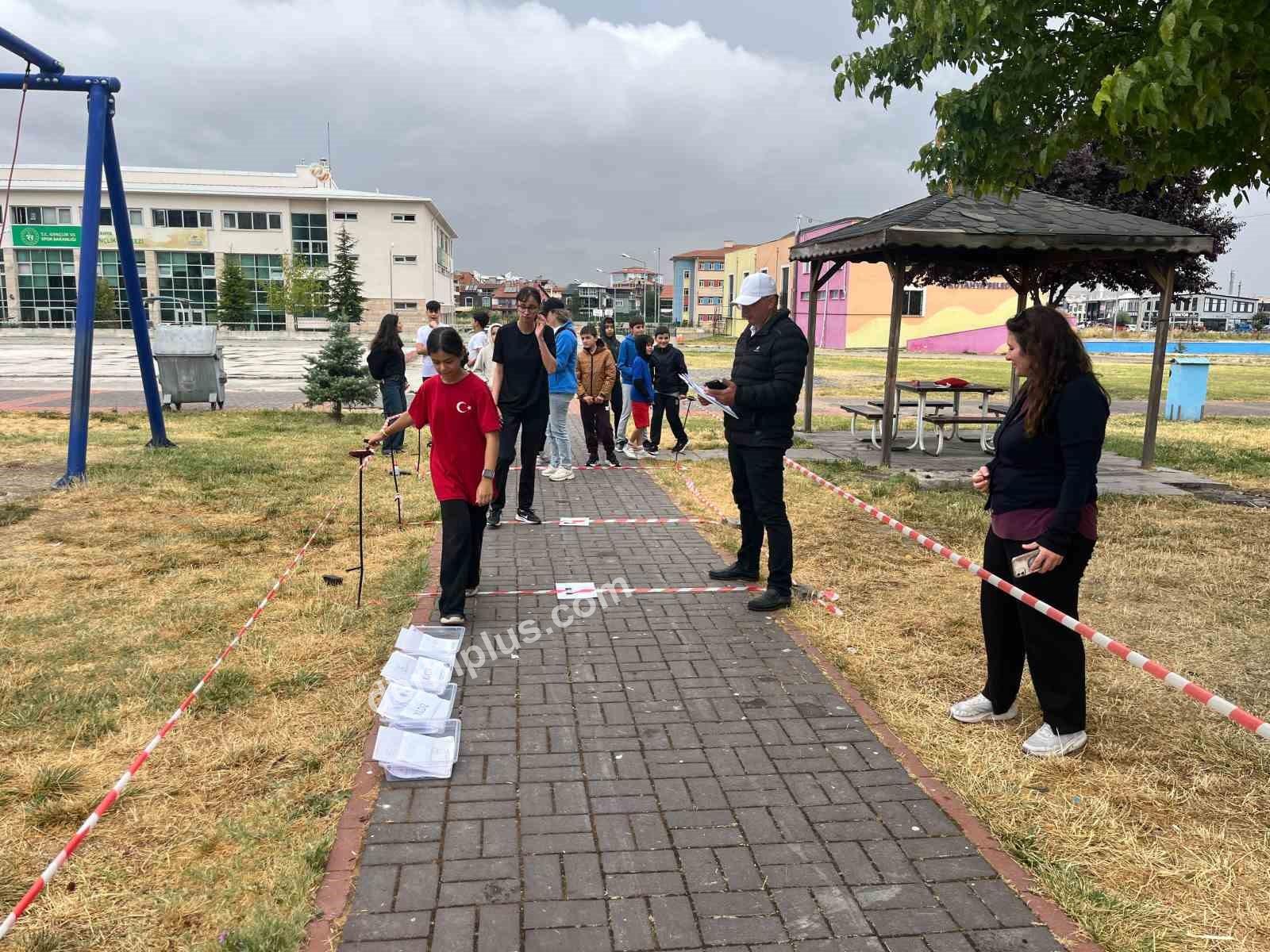 Sağanak yağmur oryantiring heyecanını durduramadı