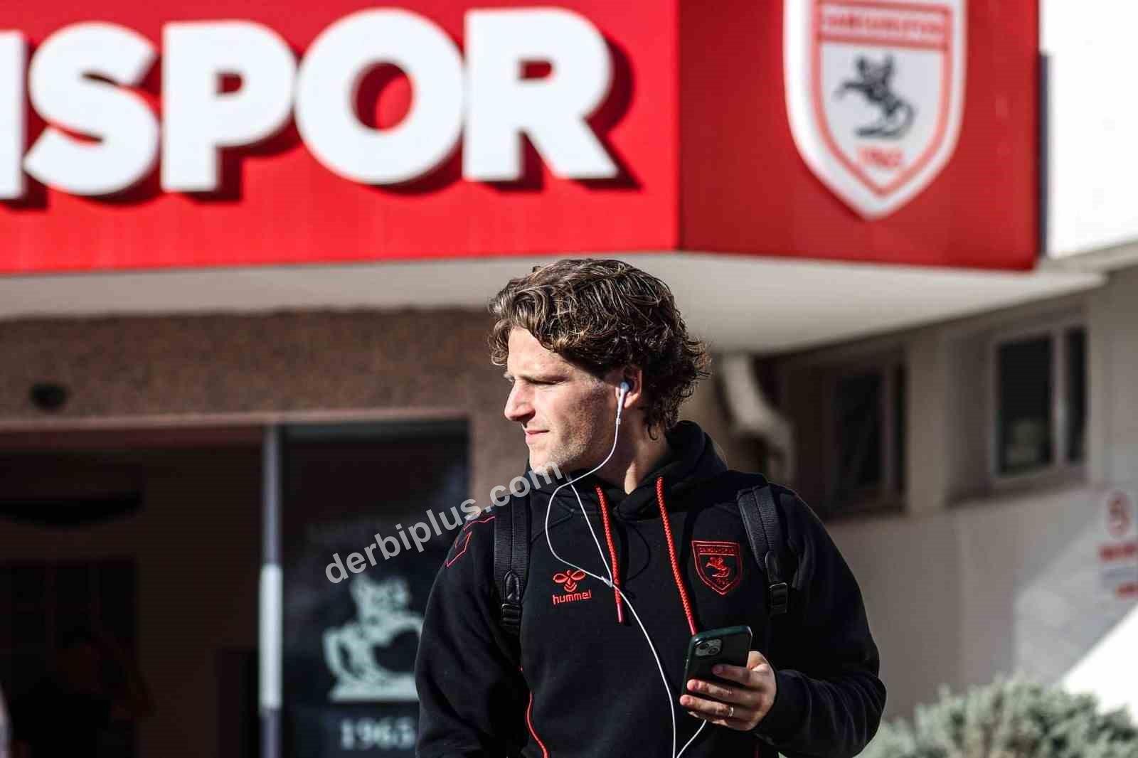 SAMSUNSPOR, 2025-2026 TURKCELL SÜPER KUPA YARI FİNALİNDE FENERBAHÇE A.Ş. İLE OYNAYACAĞI KARŞILAŞMA İÇİN HAVAYOLUYLA ADANA’YA GİTTİ.