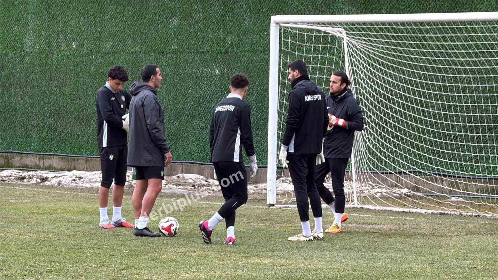 AMED SPORTİF FAALİYETLER, TRENDYOL 1. LİG'İN 25. HAFTASINDA EVİNDE OYNAYACAĞI SAKARYASPOR MAÇININ HAZIRLIKLARINI YAPTIĞI ANTRENMANLA SÜRDÜRDÜ.