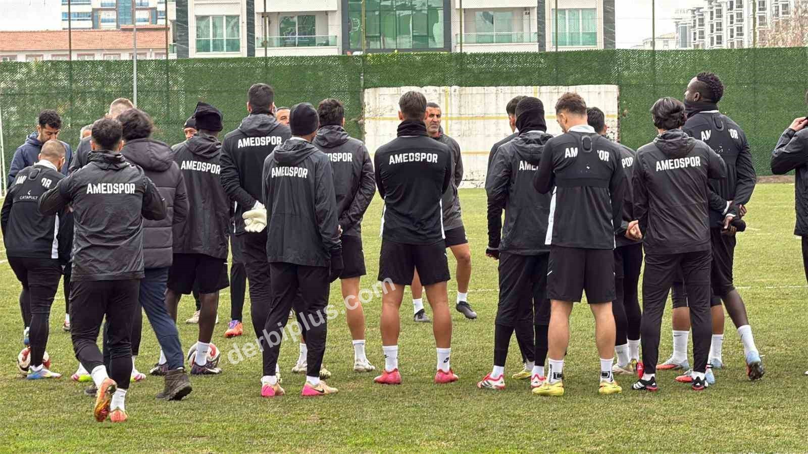AMED SPORTİF FAALİYETLER, TRENDYOL 1. LİG'İN 25. HAFTASINDA EVİNDE OYNAYACAĞI SAKARYASPOR MAÇININ HAZIRLIKLARINI YAPTIĞI ANTRENMANLA SÜRDÜRDÜ.