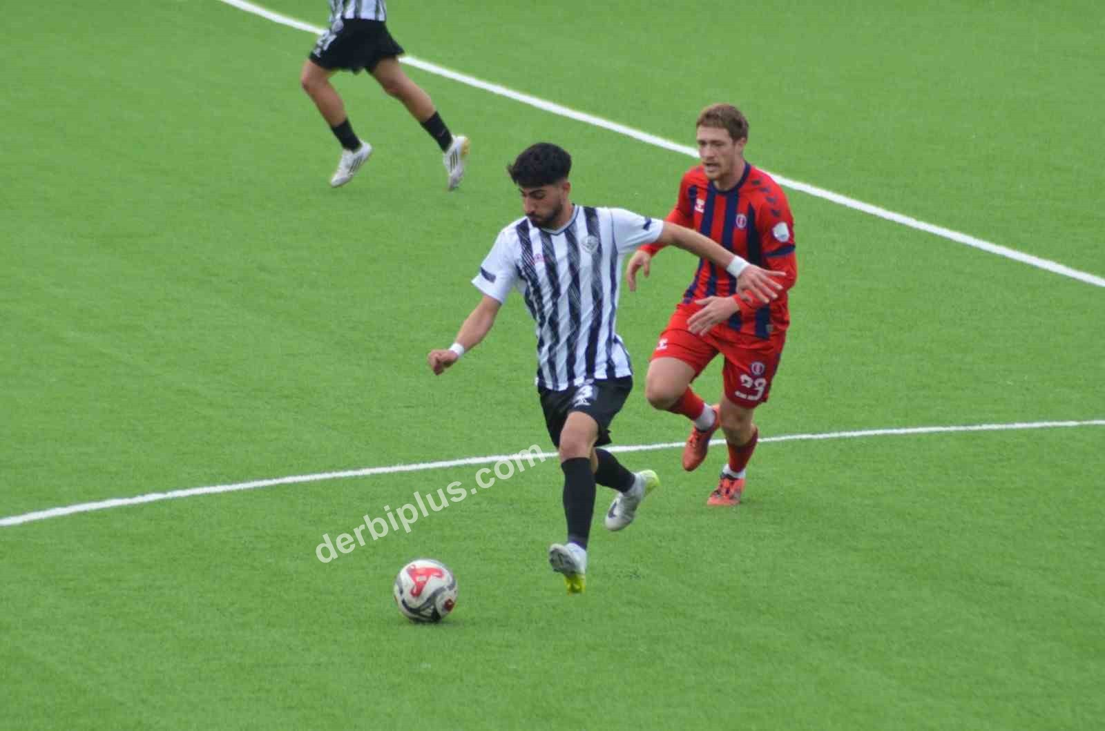 TFF 3. LİG 4. GRUP’TA 20. HAFTA MÜCADELESİNDE NAZİLLİSPOR, PAMUKÖREN STADI’NDA KONUK ETTİĞİ SÖKE 1970 SK KARŞISINDA SAHADAN 6-0’LIK AĞIR BİR MAĞLUBİYETLE AYRILDI. SÖKE EKİBİ, 7 HAFTALIK GALİBİYET HASRETİNE SON VERDİ.