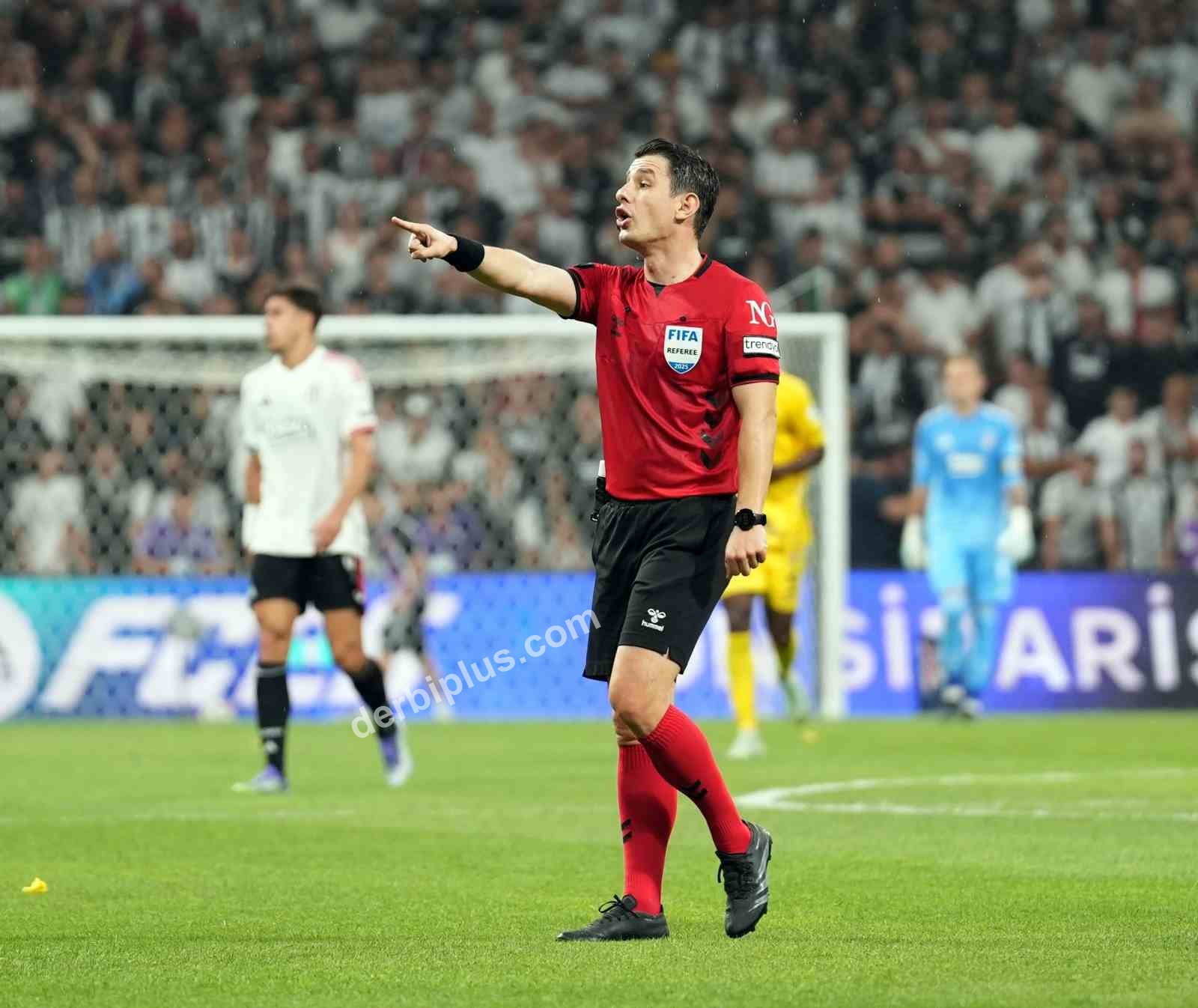 TRENDYOL SÜPER LİG’İN 22. HAFTASINDA OYNANACAK MÜSABAKALARDA DÜDÜK ÇALACAK HAKEMLER AÇIKLANDI. TRABZONSPOR'UN, SAHASINDA FENERBAHÇE İLE YAPACAĞI KARŞILAŞMAYI HALİL UMUT MELER YÖNETECEK.