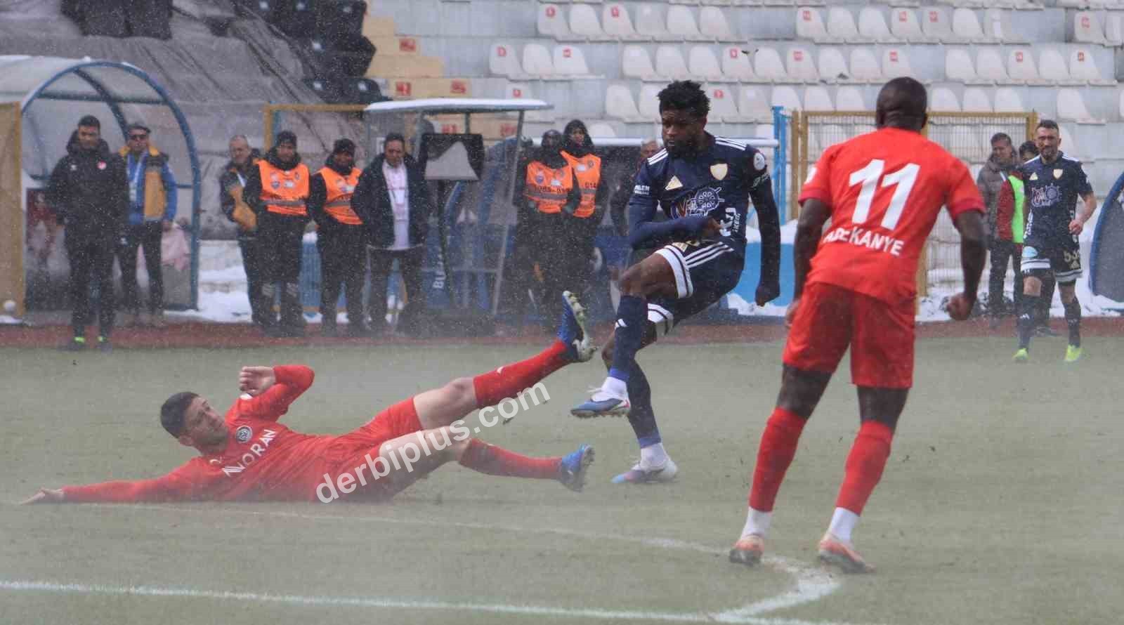 TRENDYOL 1. LİG’İN 29. HAFTASINDA, LİDER ERZURUMSPOR FK, KENDİ SAHASINDA AĞIRLADIĞI MANİSA FK’YI 8-1 MAĞLUP ETTİ.