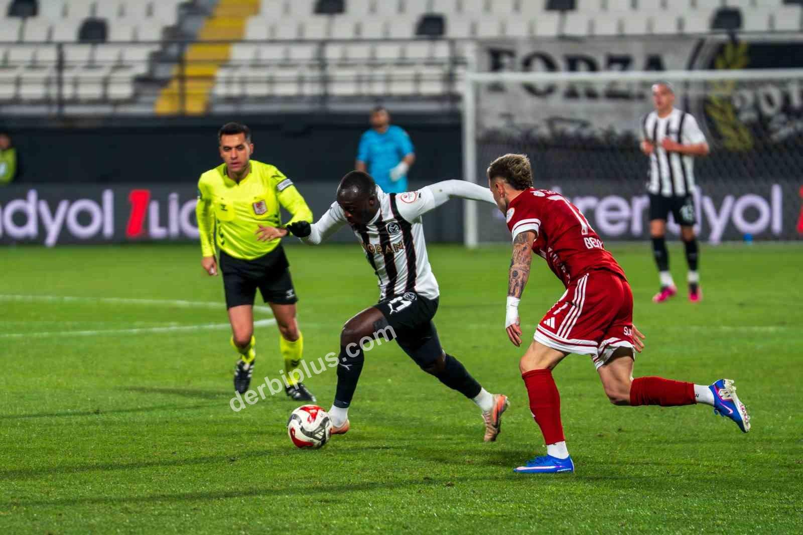 TRENDYOL 1. LİG'İN 20. HAFTASINDA MANİSA FUTBOL KULÜBÜ SAHASINDA ÜMRANİYESPOR’U  AĞIRLADI.