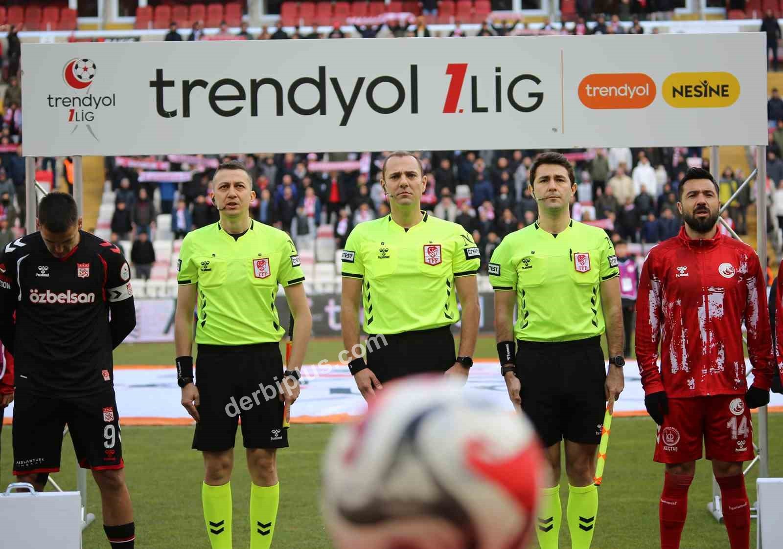 TRENDYOL 1. LİG'İN 29. HAFTASINDA ÖZBELSAN SİVASSPOR, EVİNDE ANKARA KEÇİÖRENGÜCÜ İLE KARŞILAŞTI. MÜSABAKA 1-0 ANKARA KEÇİÖRENGÜCÜ'NÜN ÜSTÜNLÜĞÜ İLE SONA ERDİ.