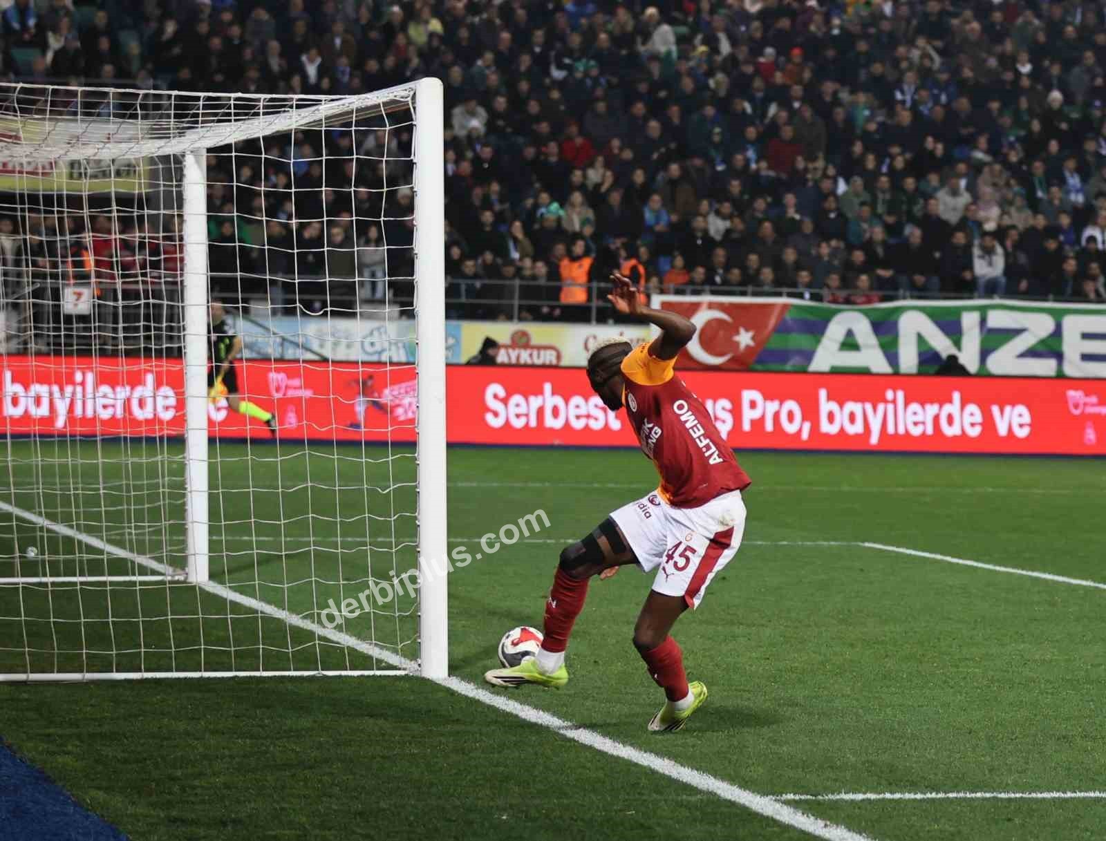 TRENDYOL SÜPER LİG'İN 21. HAFTASINDA ÇAYKUR RİZESPOR, SAHASINDA KARŞILAŞTIĞI GALATASARAY'A 3-0 MAĞLUP OLDU.